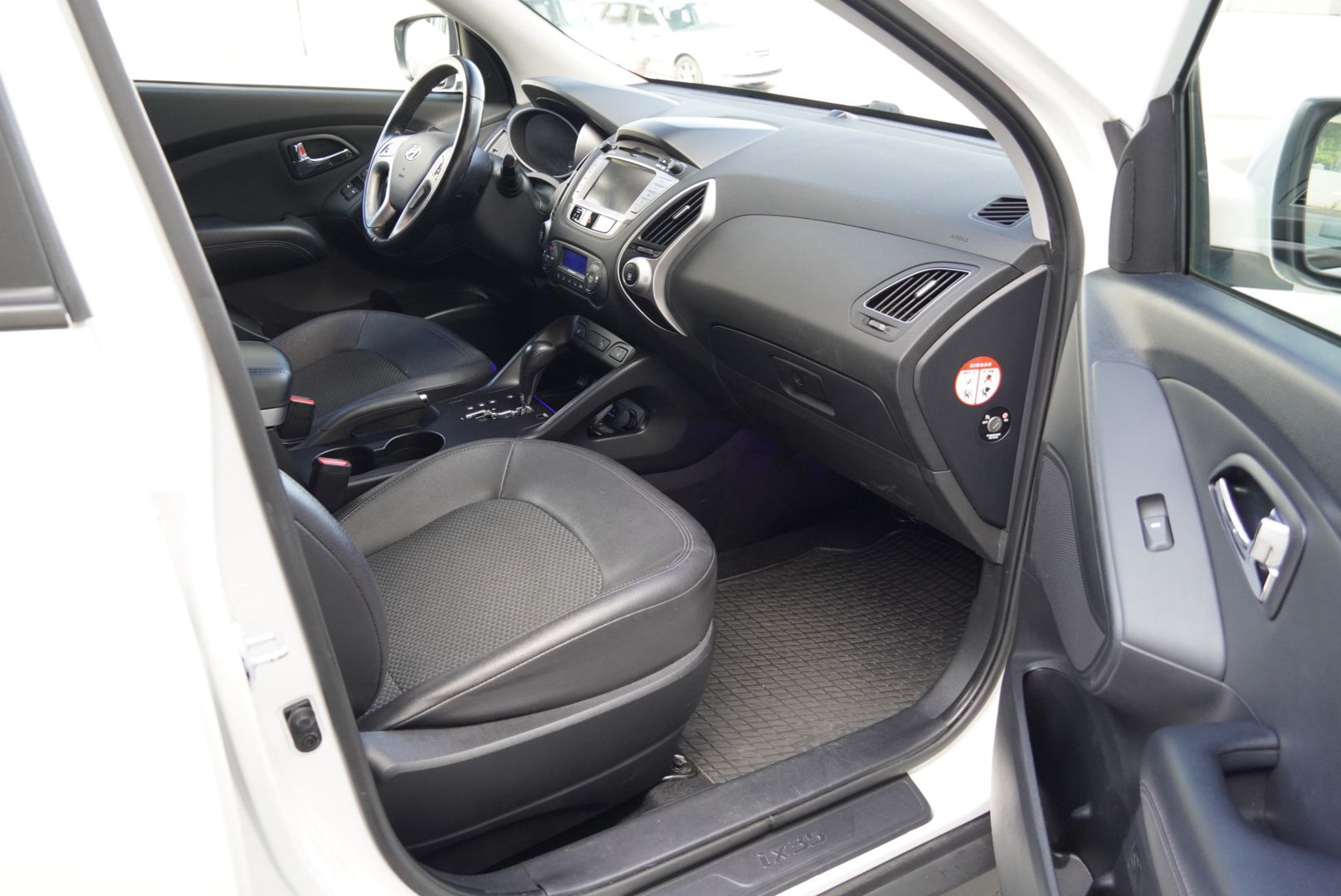 HYUNDAI iX 35 2.0 Premium 4WD Automatic-image-20