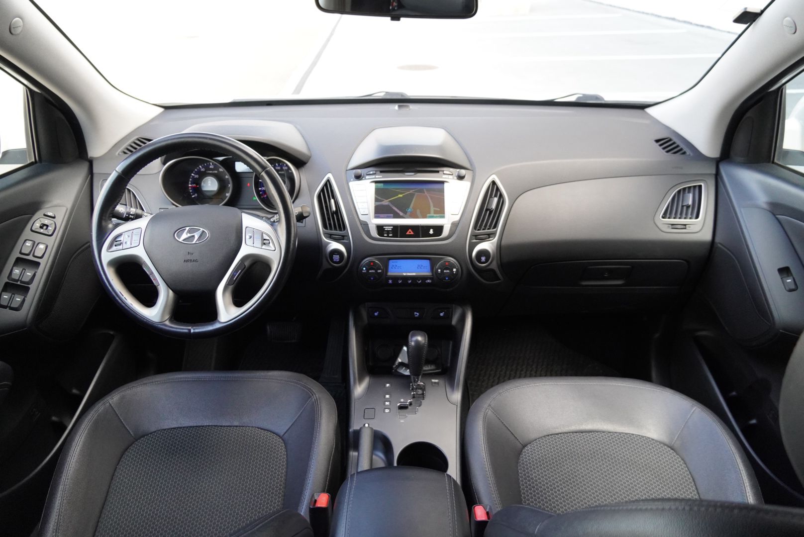 HYUNDAI iX 35 2.0 Premium 4WD Automatic-image-11