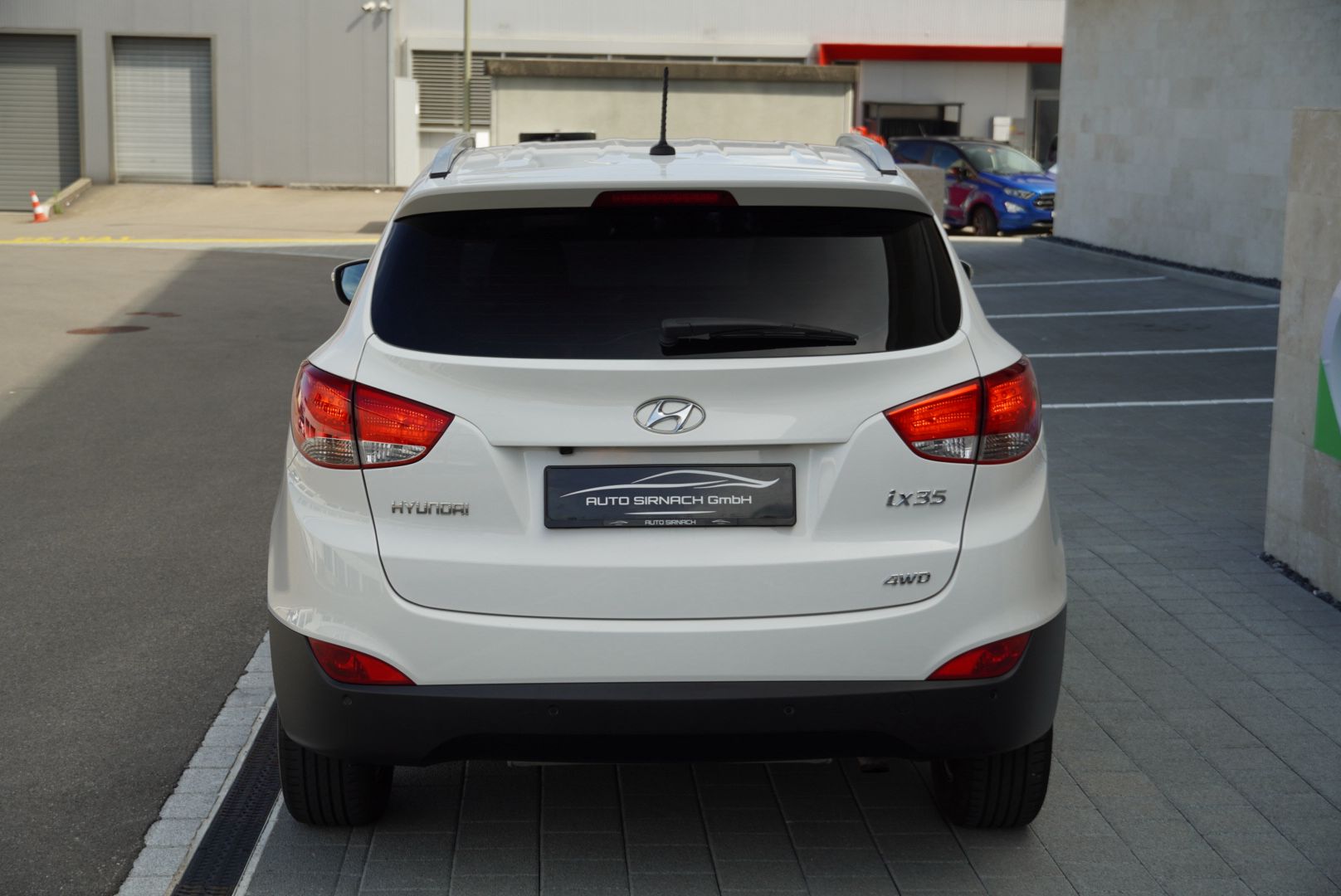 HYUNDAI iX 35 2.0 Premium 4WD Automatic-image-9
