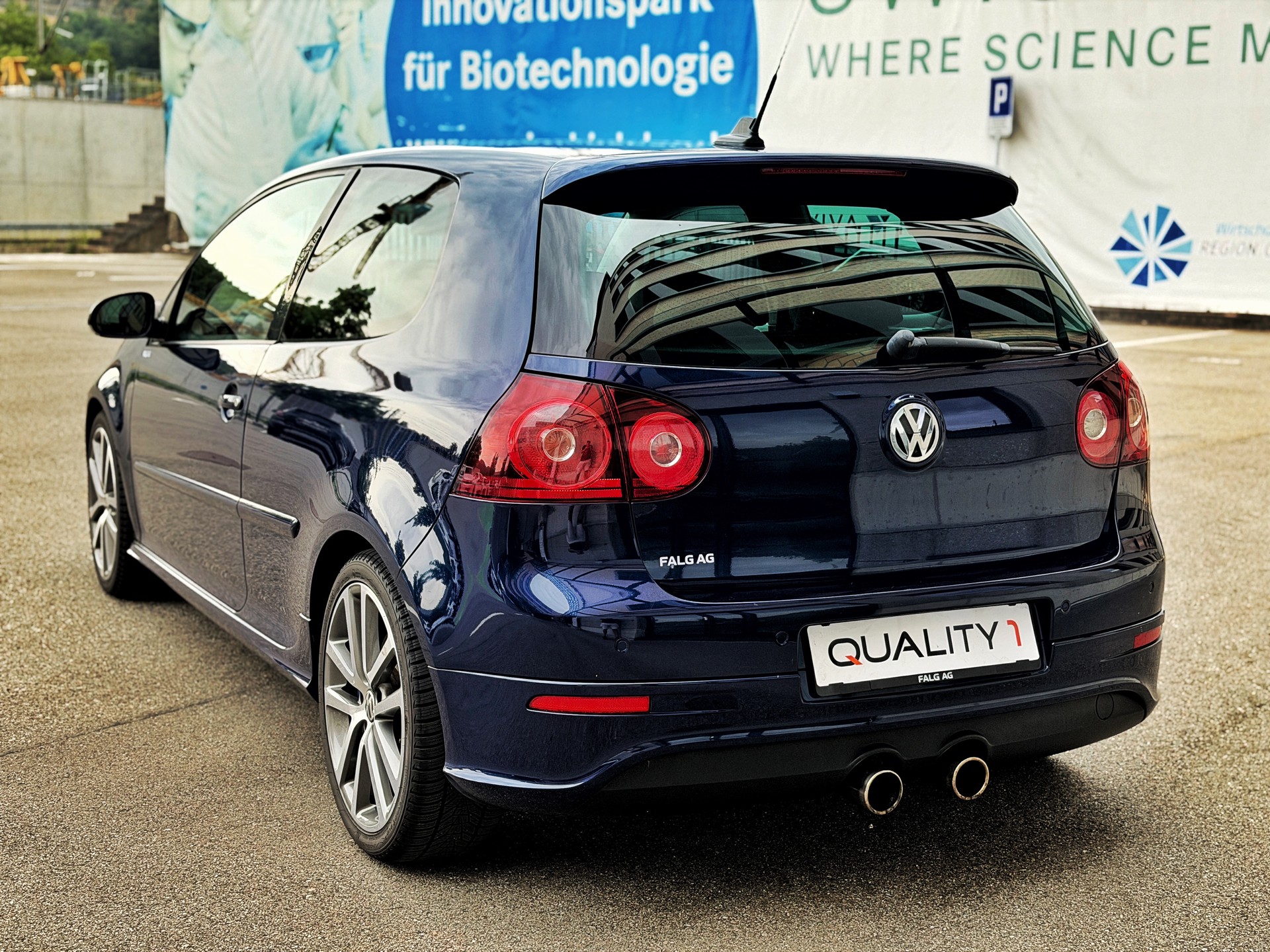 VW Golf R32 4Motion-showroom-element-2