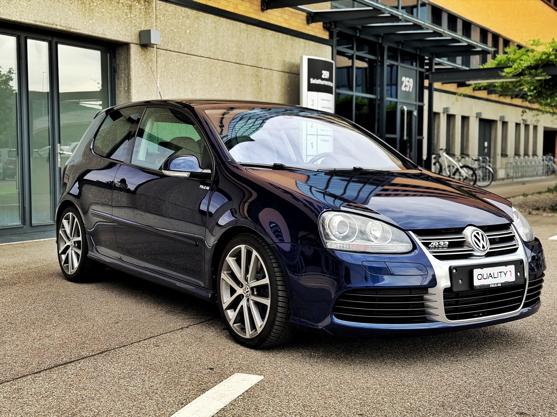 VW Golf R32 4Motion-showroom-element-3