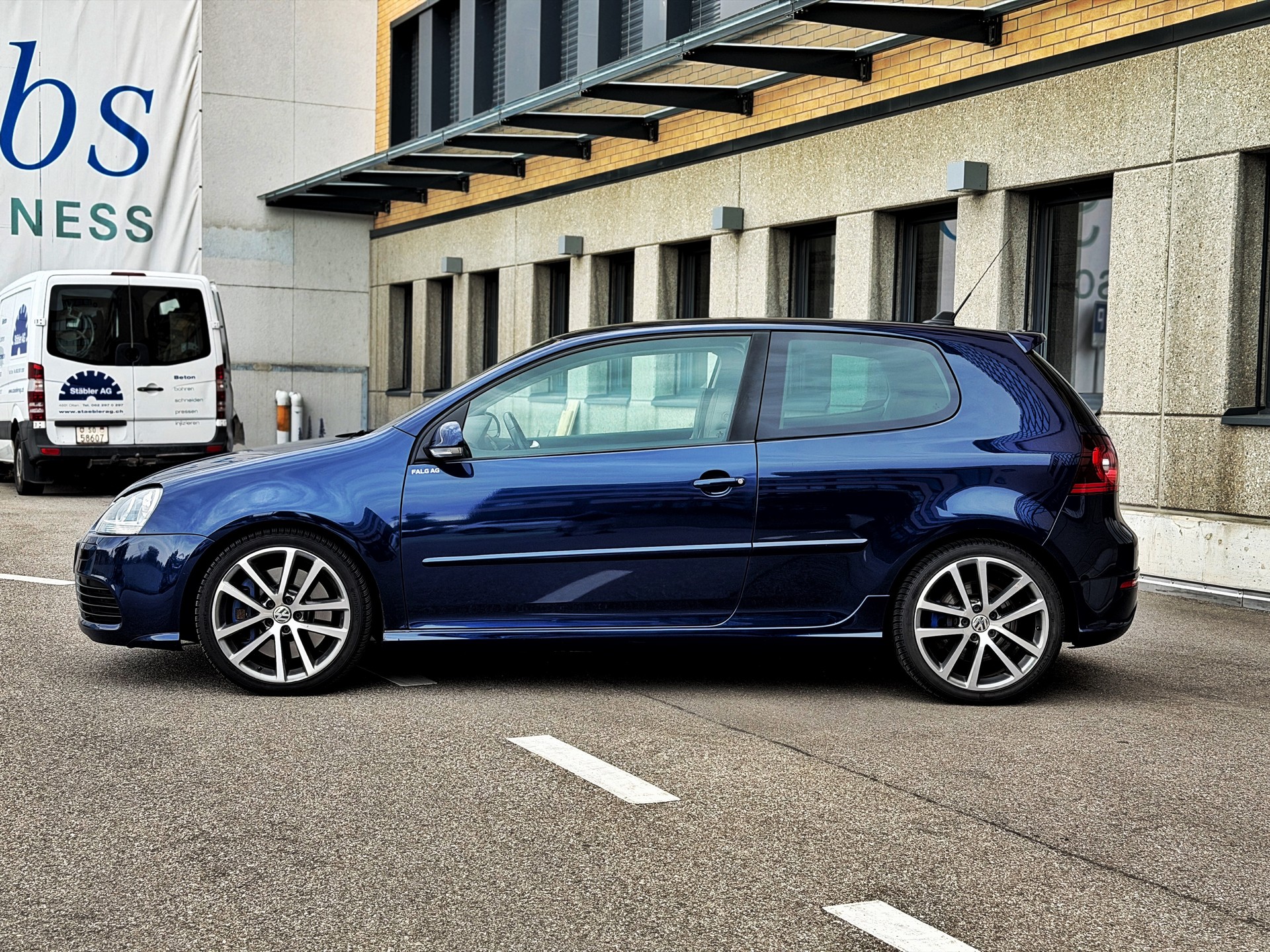 VW Golf R32 4Motion-showroom-element-1