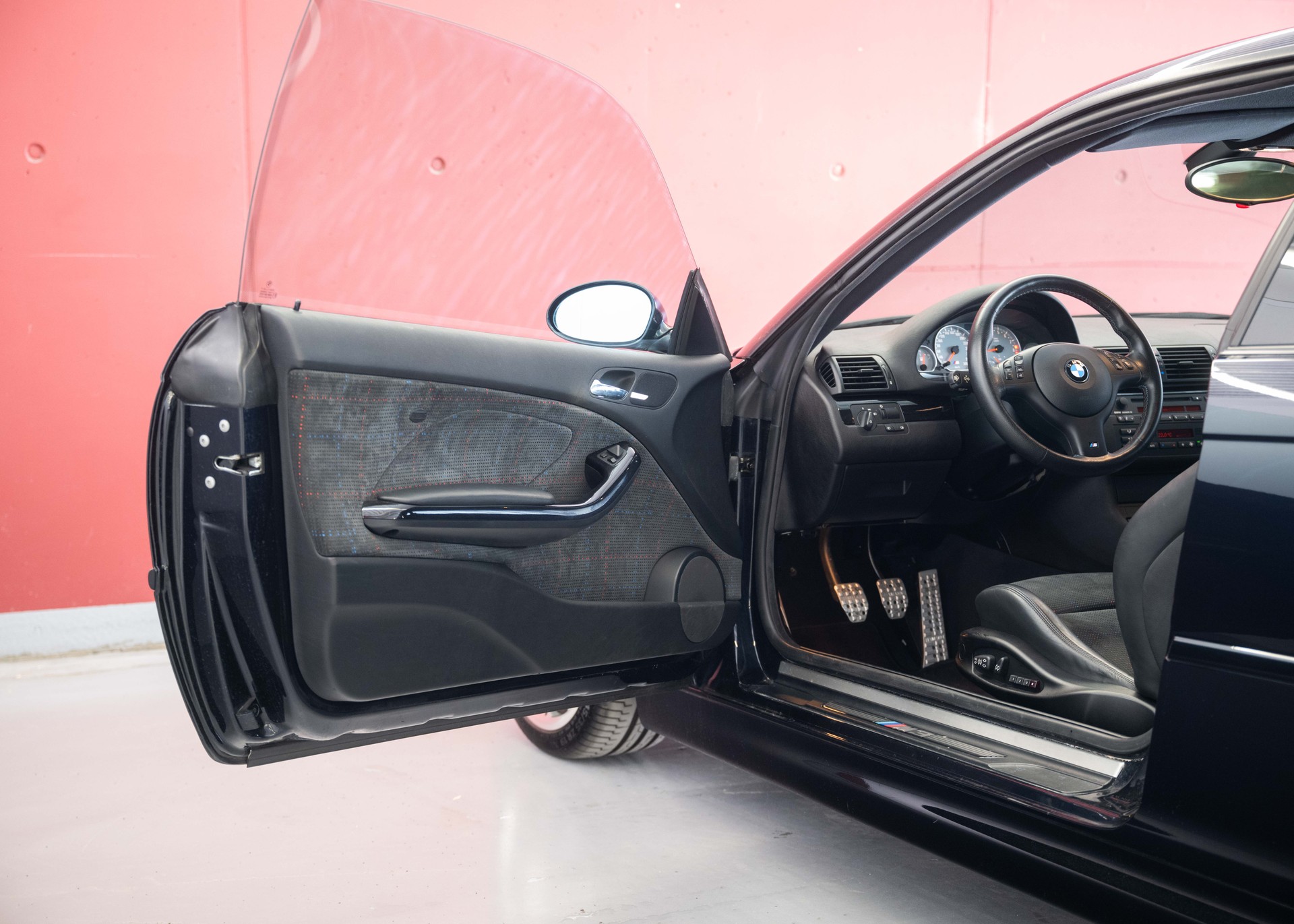 BMW M3 Coupe (1st hand Swiss car, certified low mileage, 100% original, 1st paint, BMW service history, mint condition)-image-30