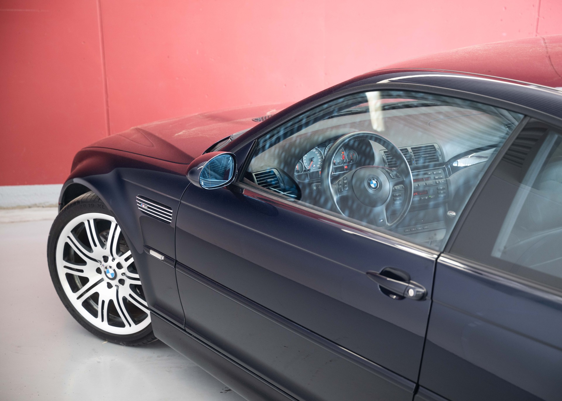BMW M3 Coupe (1st hand Swiss car, certified low mileage, 100% original, 1st paint, BMW service history, mint condition)-image-11