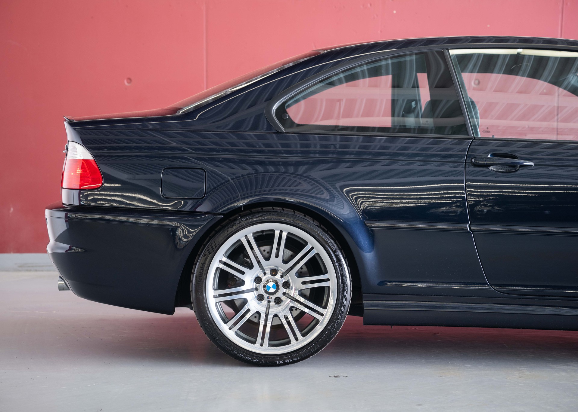BMW M3 Coupe (1st hand Swiss car, certified low mileage, 100% original, 1st paint, BMW service history, mint condition)-image-7
