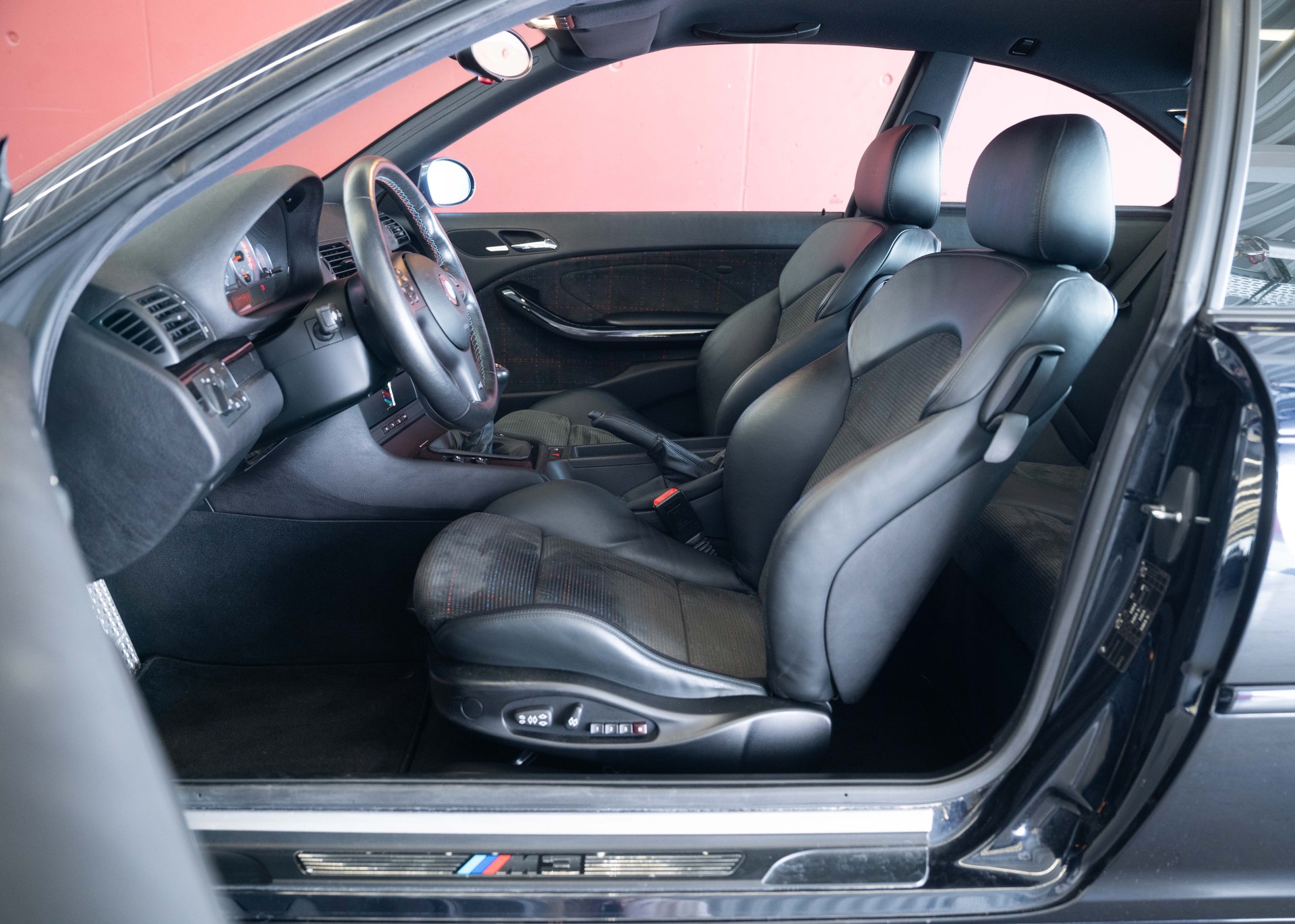 BMW M3 Coupe (1st hand Swiss car, certified low mileage, 100% original, 1st paint, BMW service history, mint condition)-image-20
