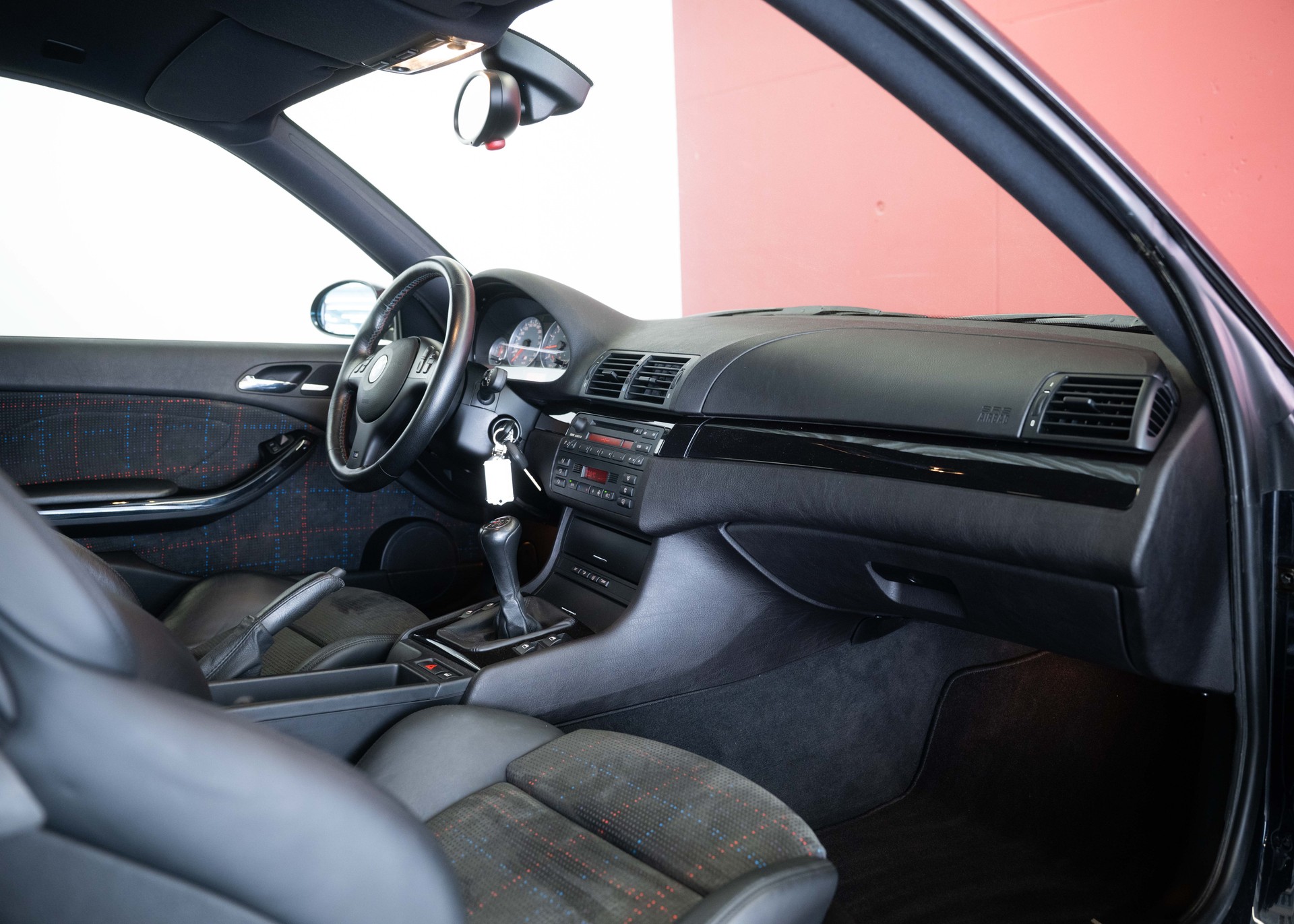BMW M3 Coupe (1st hand Swiss car, certified low mileage, 100% original, 1st paint, BMW service history, mint condition)-image-19