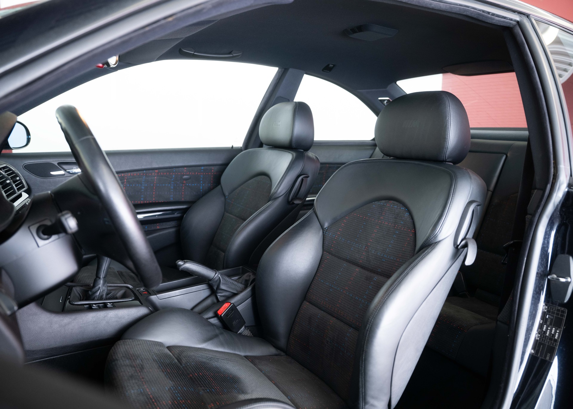 BMW M3 Coupe (1st hand Swiss car, certified low mileage, 100% original, 1st paint, BMW service history, mint condition)-image-21
