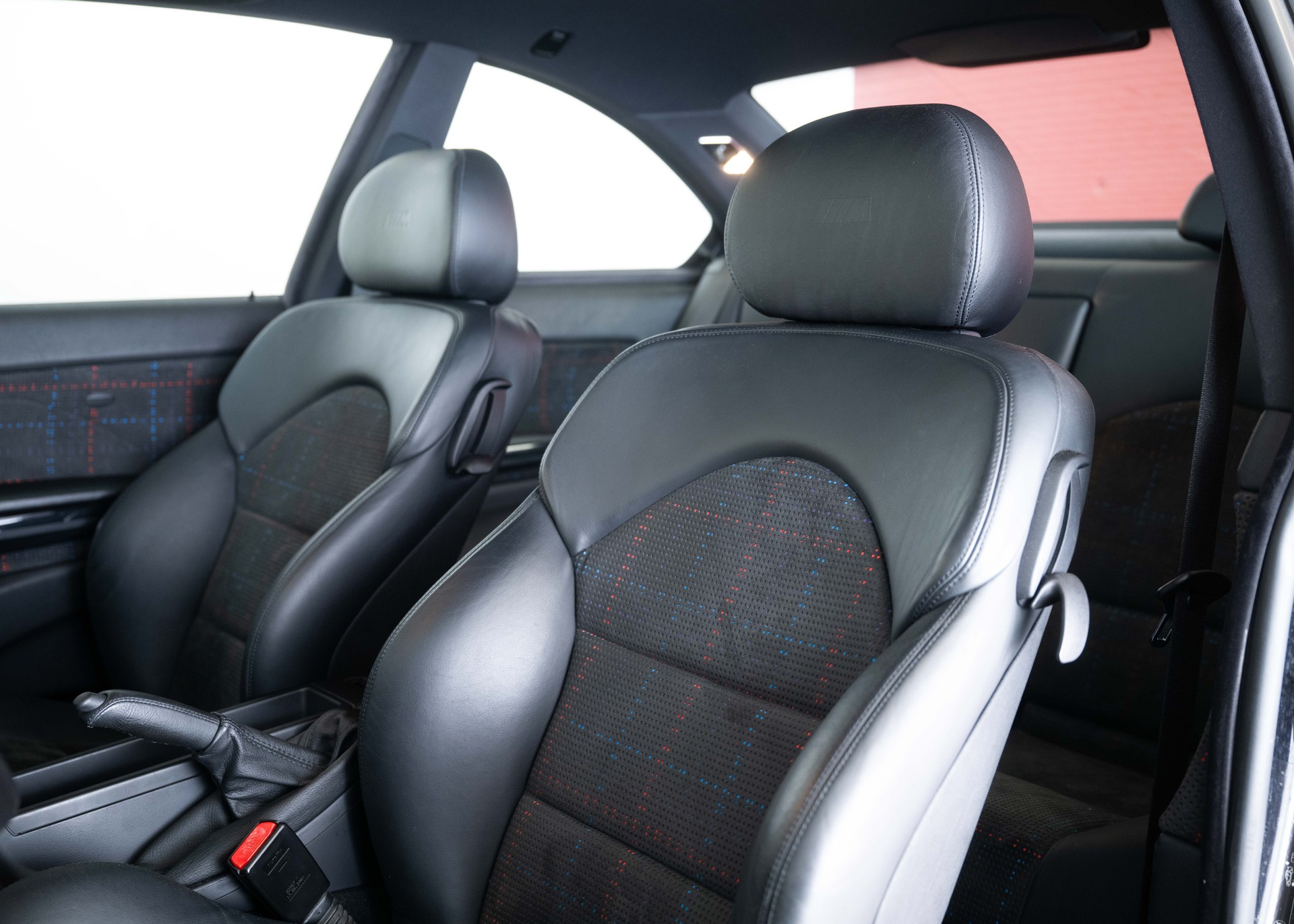 BMW M3 Coupe (1st hand Swiss car, certified low mileage, 100% original, 1st paint, BMW service history, mint condition)-image-22