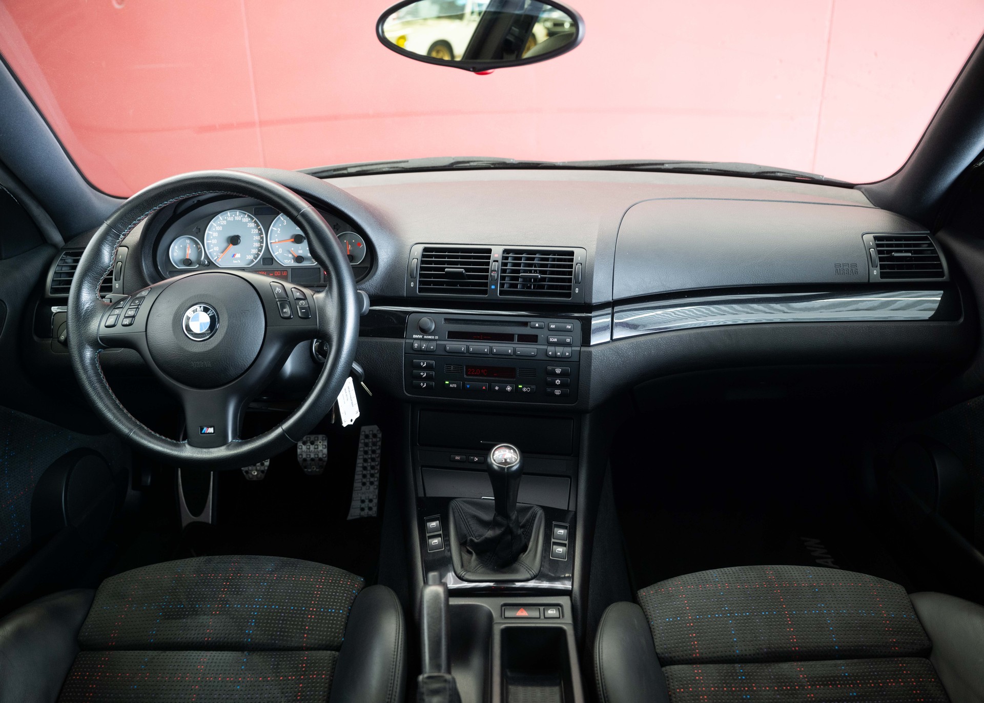 BMW M3 Coupe (1st hand Swiss car, certified low mileage, 100% original, 1st paint, BMW service history, mint condition)-image-16