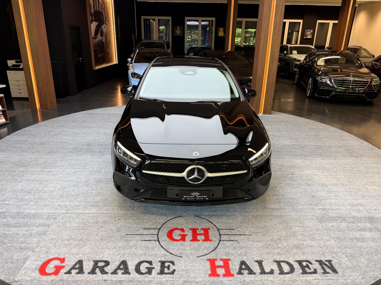 MERCEDES-BENZ A 180 d Night Star-showroom-element-1