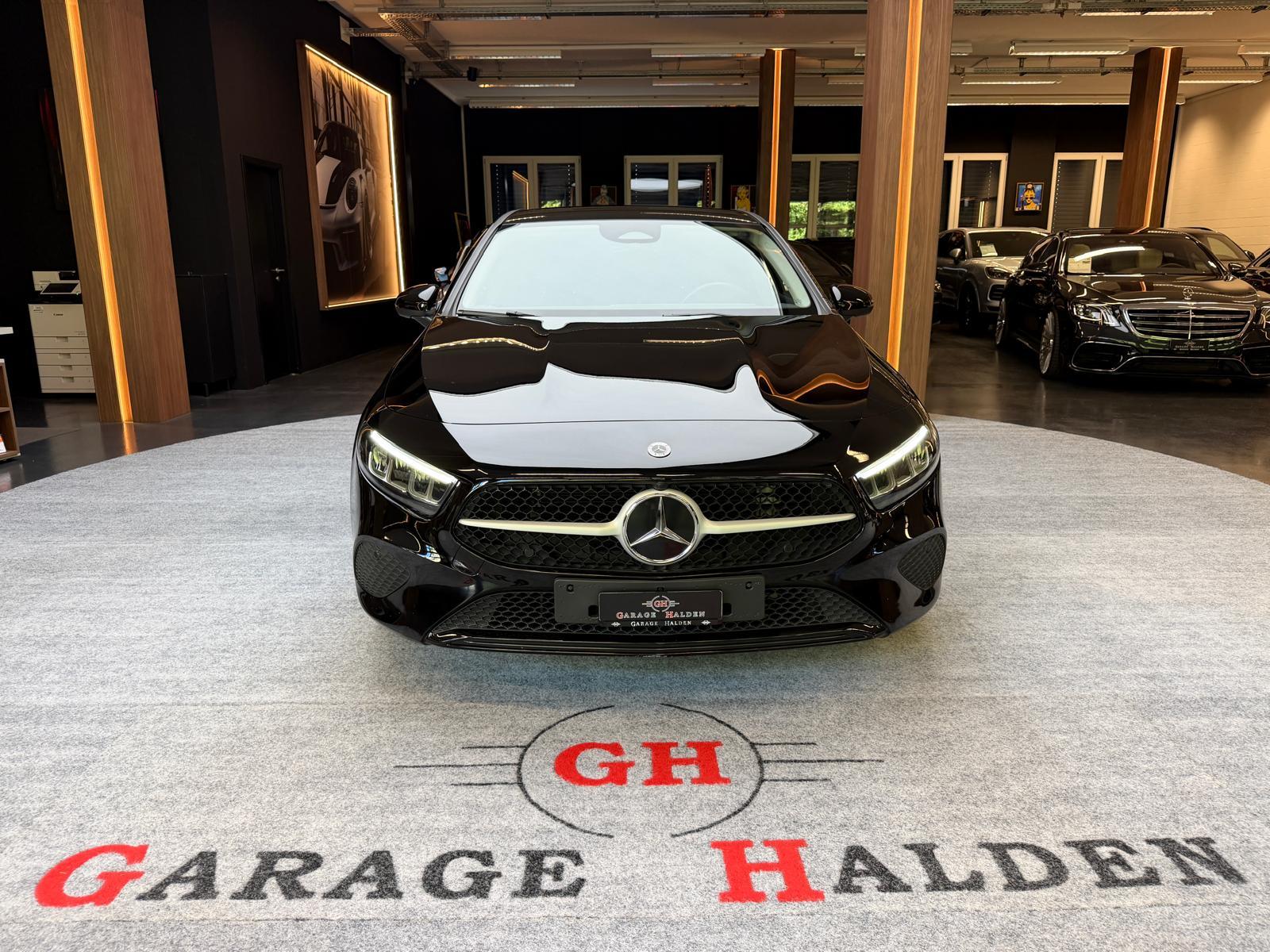 MERCEDES-BENZ A 180 d Night Star-showroom-element-2
