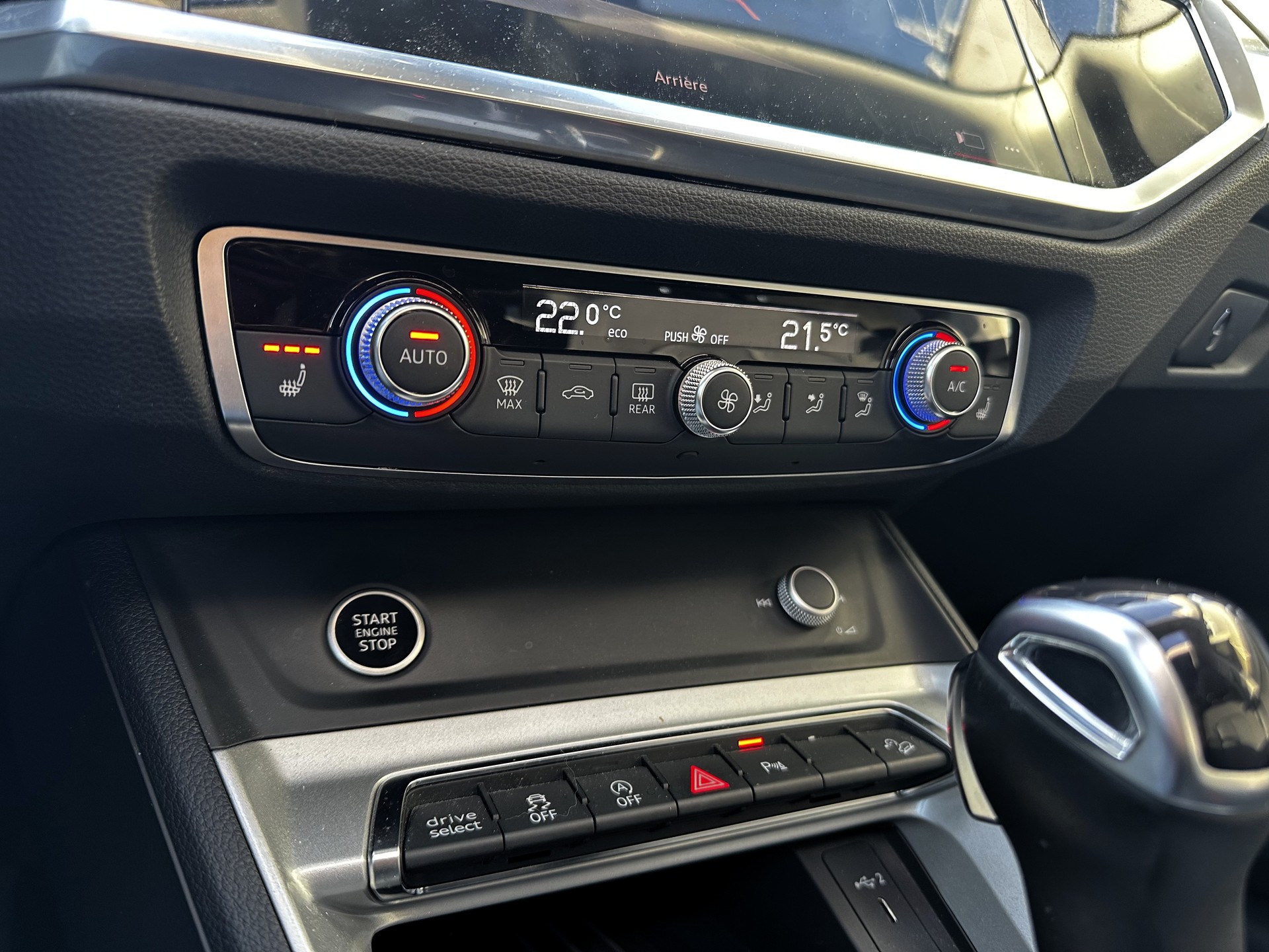 AUDI Q3 40 TFSI S line quattro S-tronic-image-8