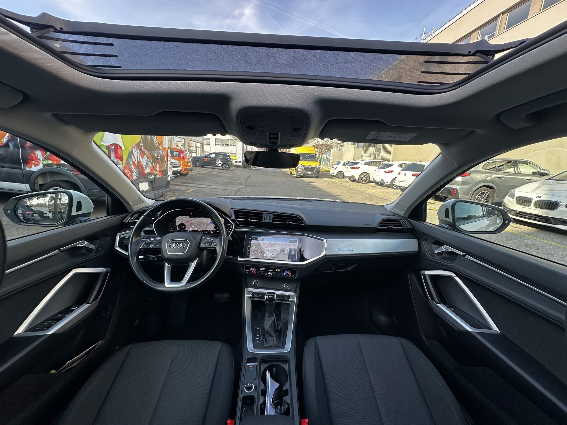 AUDI Q3 40 TFSI S line quattro S-tronic-image-4
