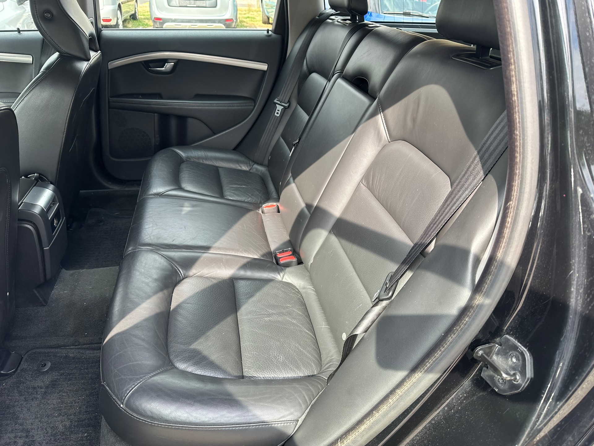 VOLVO V70 D5 AWD Momentum Geartronic-image-7