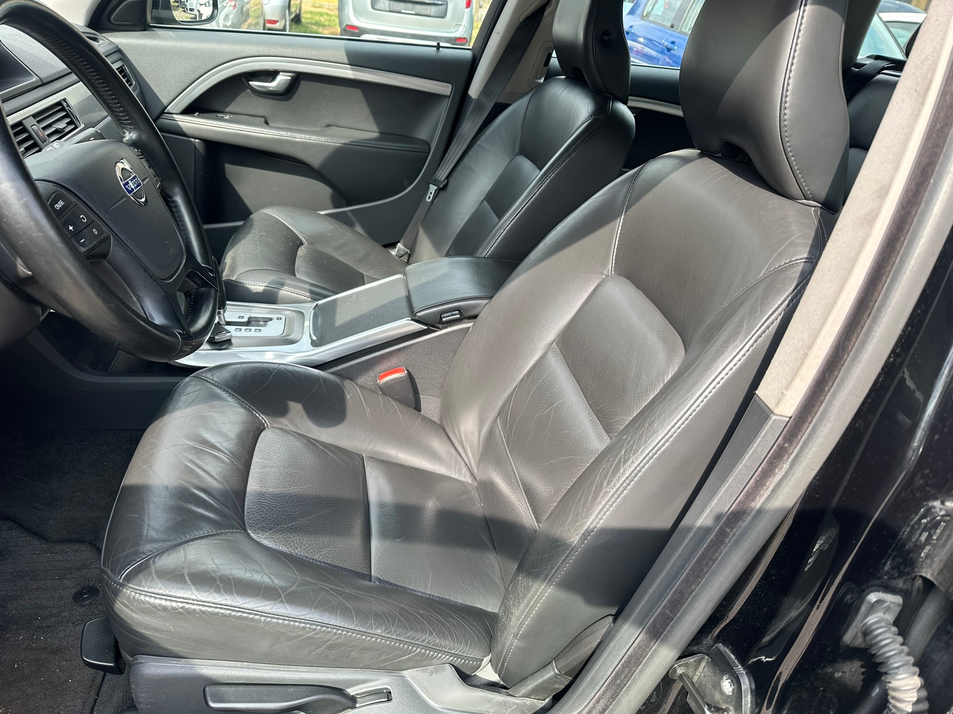VOLVO V70 D5 AWD Momentum Geartronic-image-6