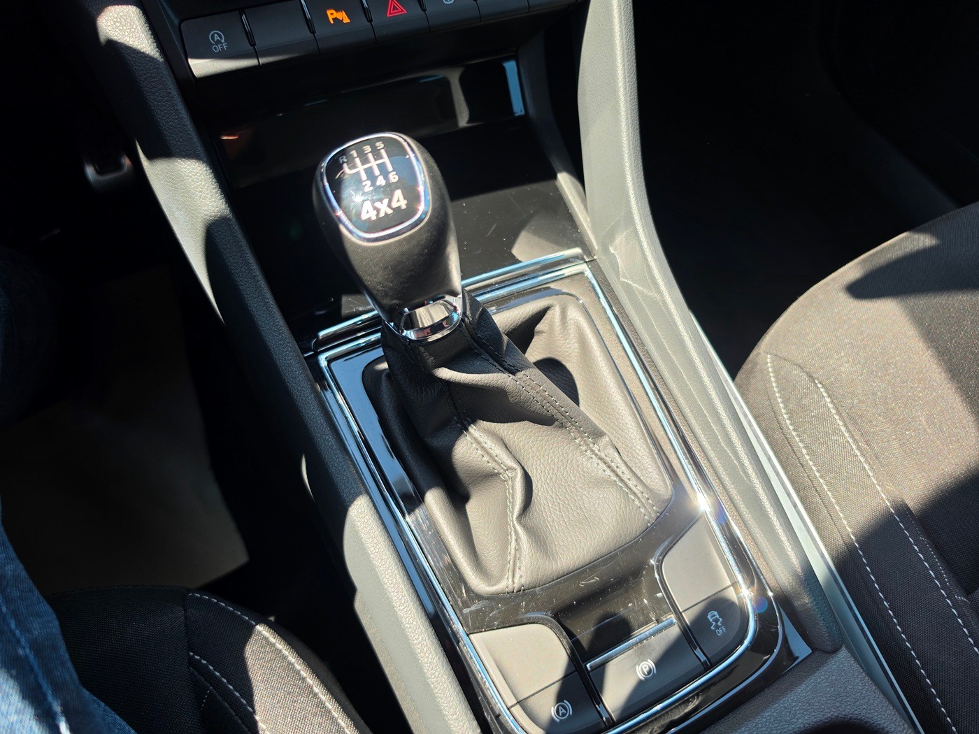 SKODA Karoq 2.0 TDI CR Ambition 4x4-image-11