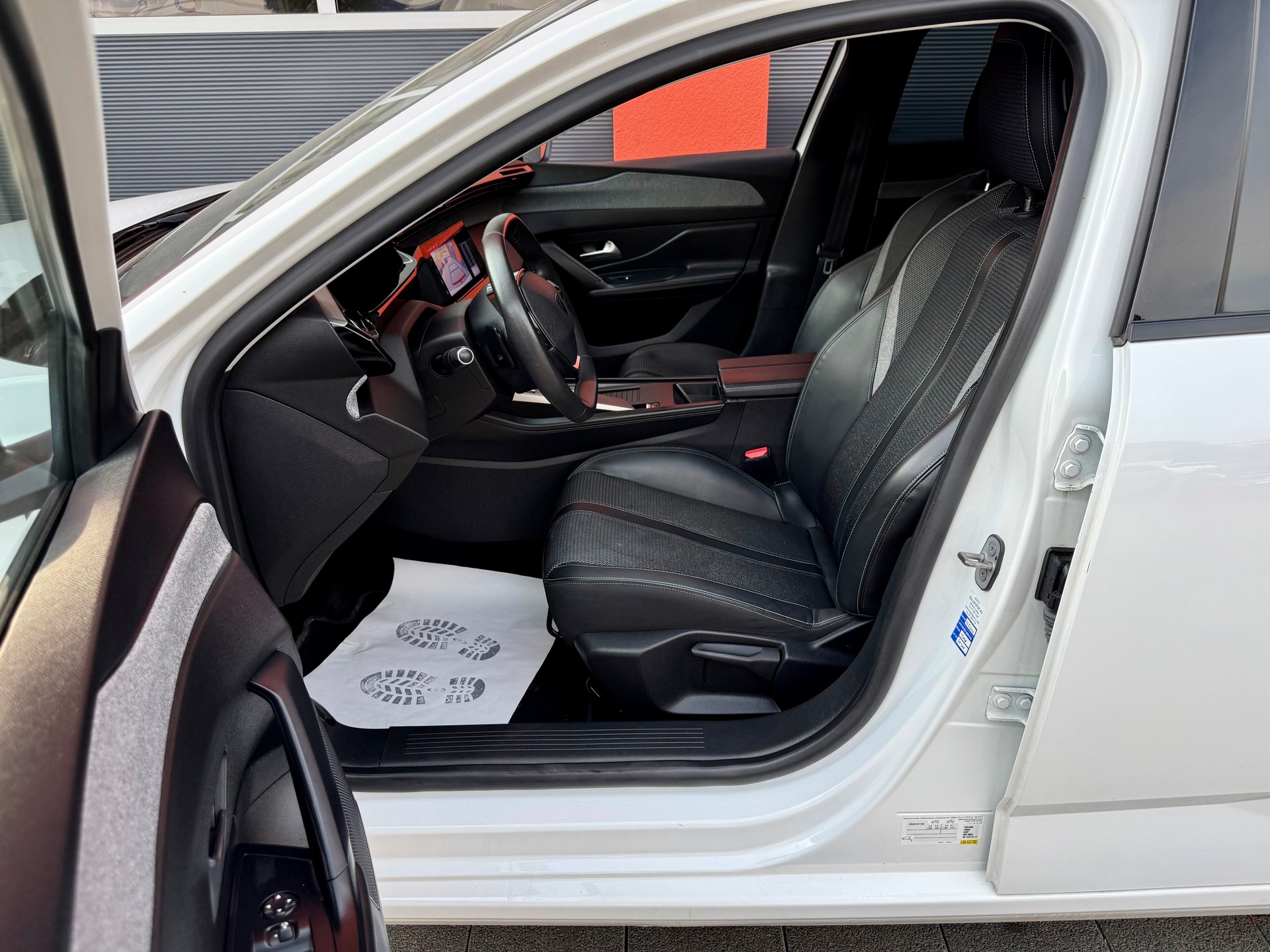 PEUGEOT 308 SW 1.5 BlueHDI Allure Pack EAT8-image-8