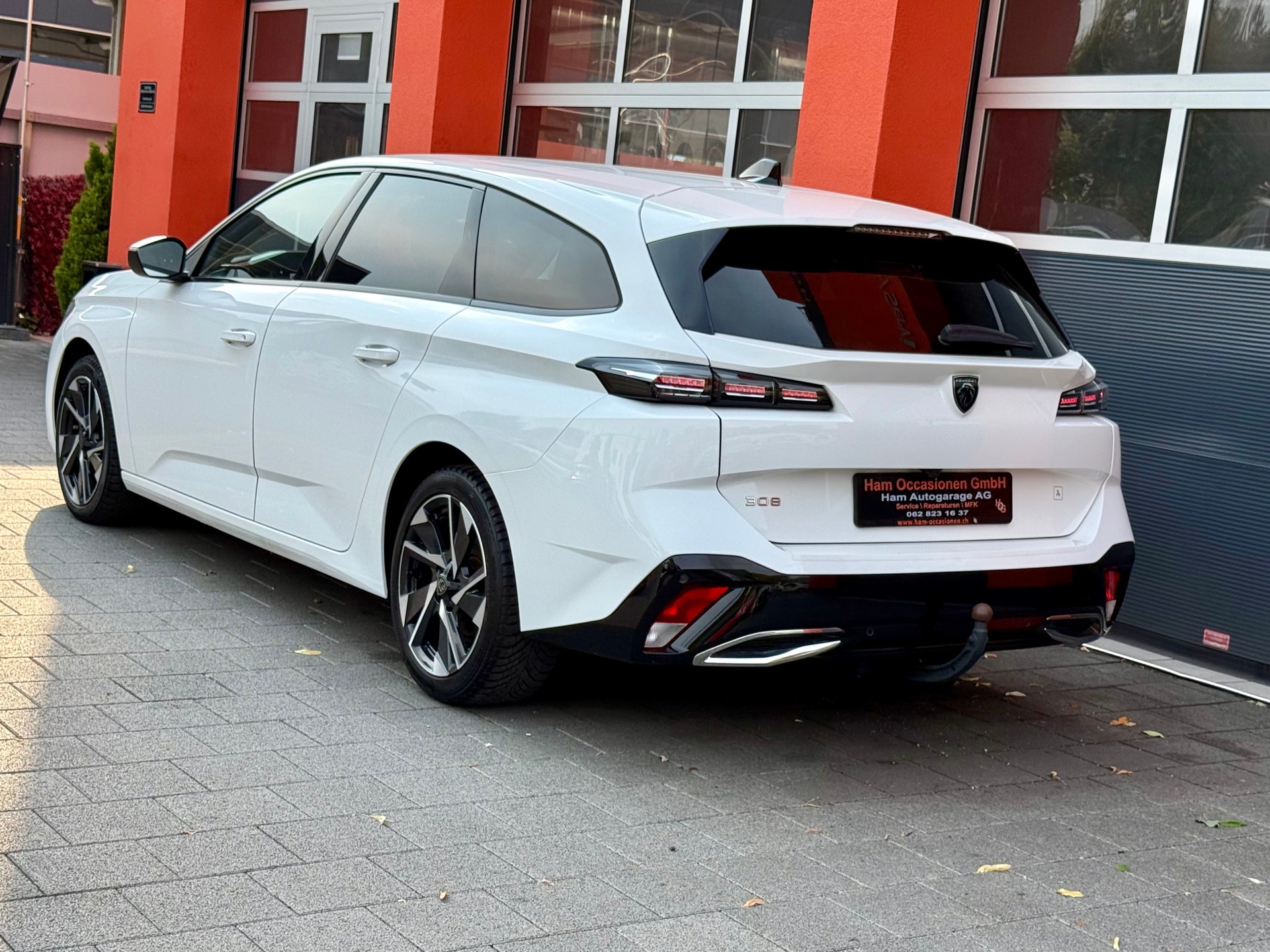 PEUGEOT 308 SW 1.5 BlueHDI Allure Pack EAT8-showroom-element-2