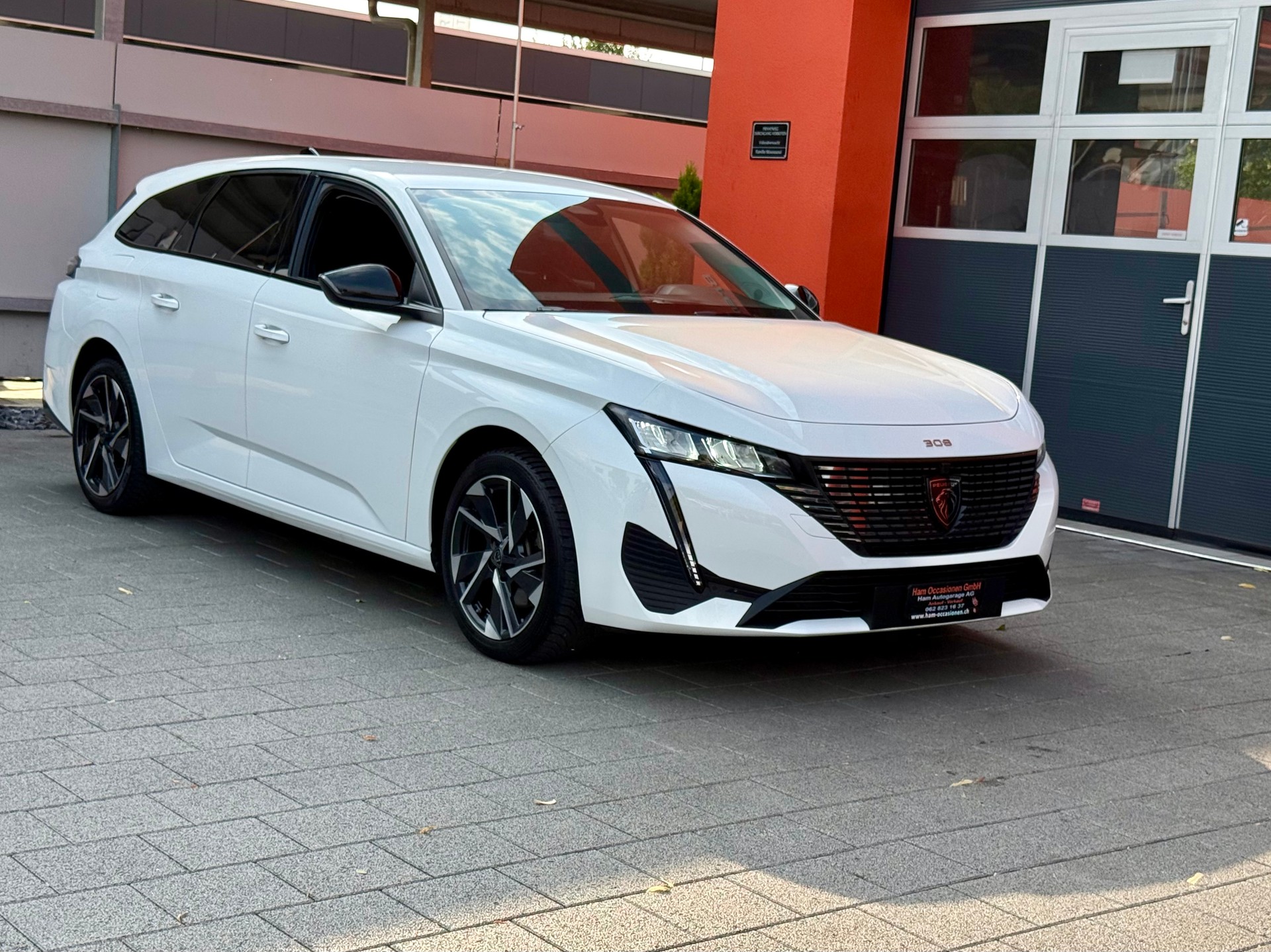 PEUGEOT 308 SW 1.5 BlueHDI Allure Pack EAT8-showroom-element-3