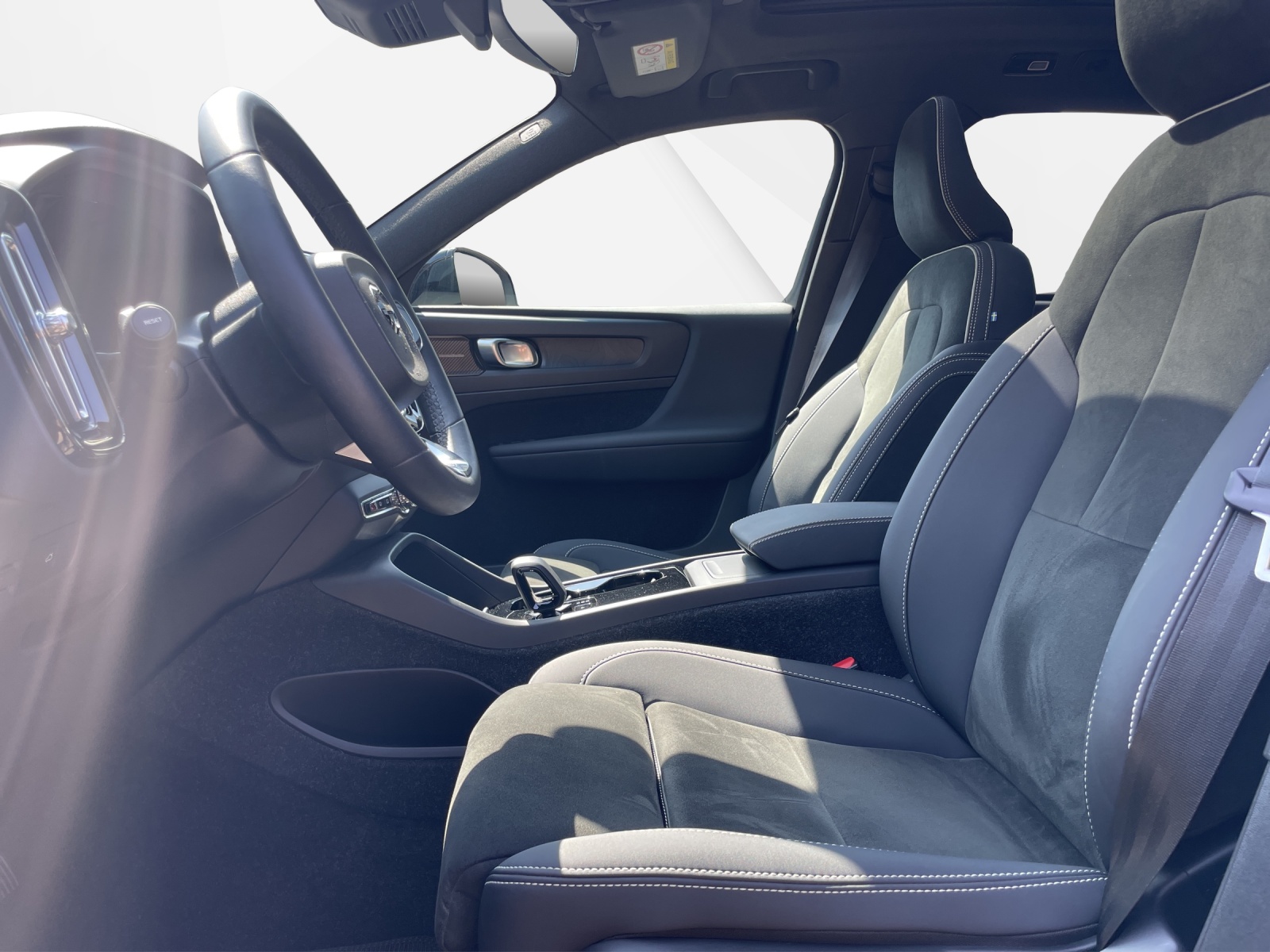 VOLVO XC40 P8 Twin Ultimate AWD-image-9