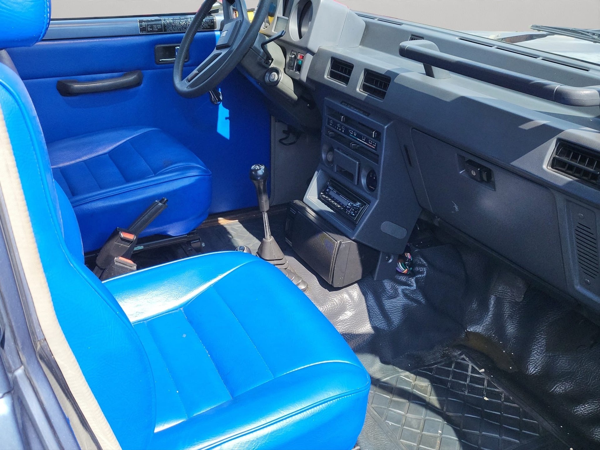 MITSUBISHI Pajero 2.6 Canvas Top-showroom-element-2
