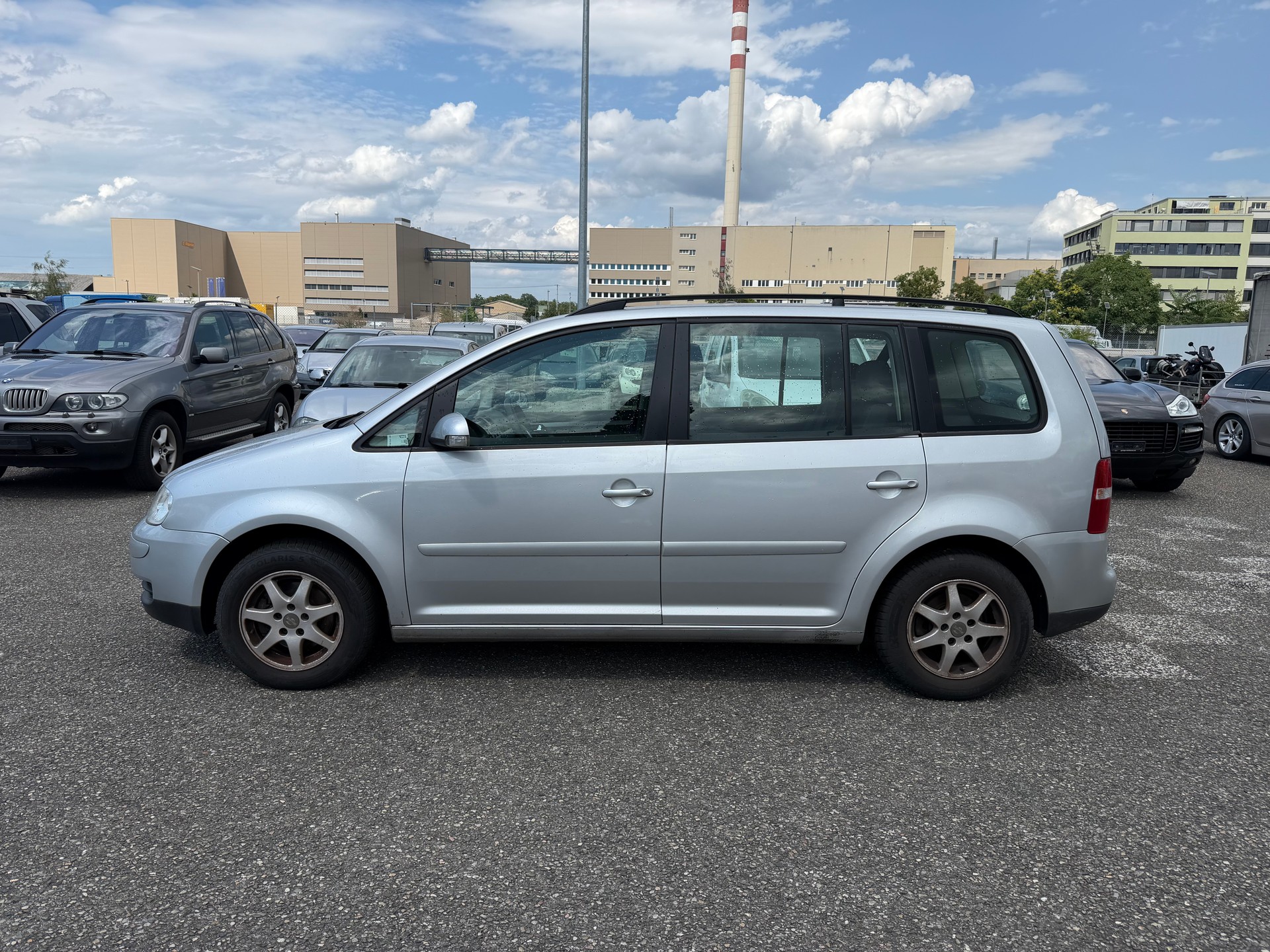 VW Touran 2.0 TDI Trendline-showroom-element-1