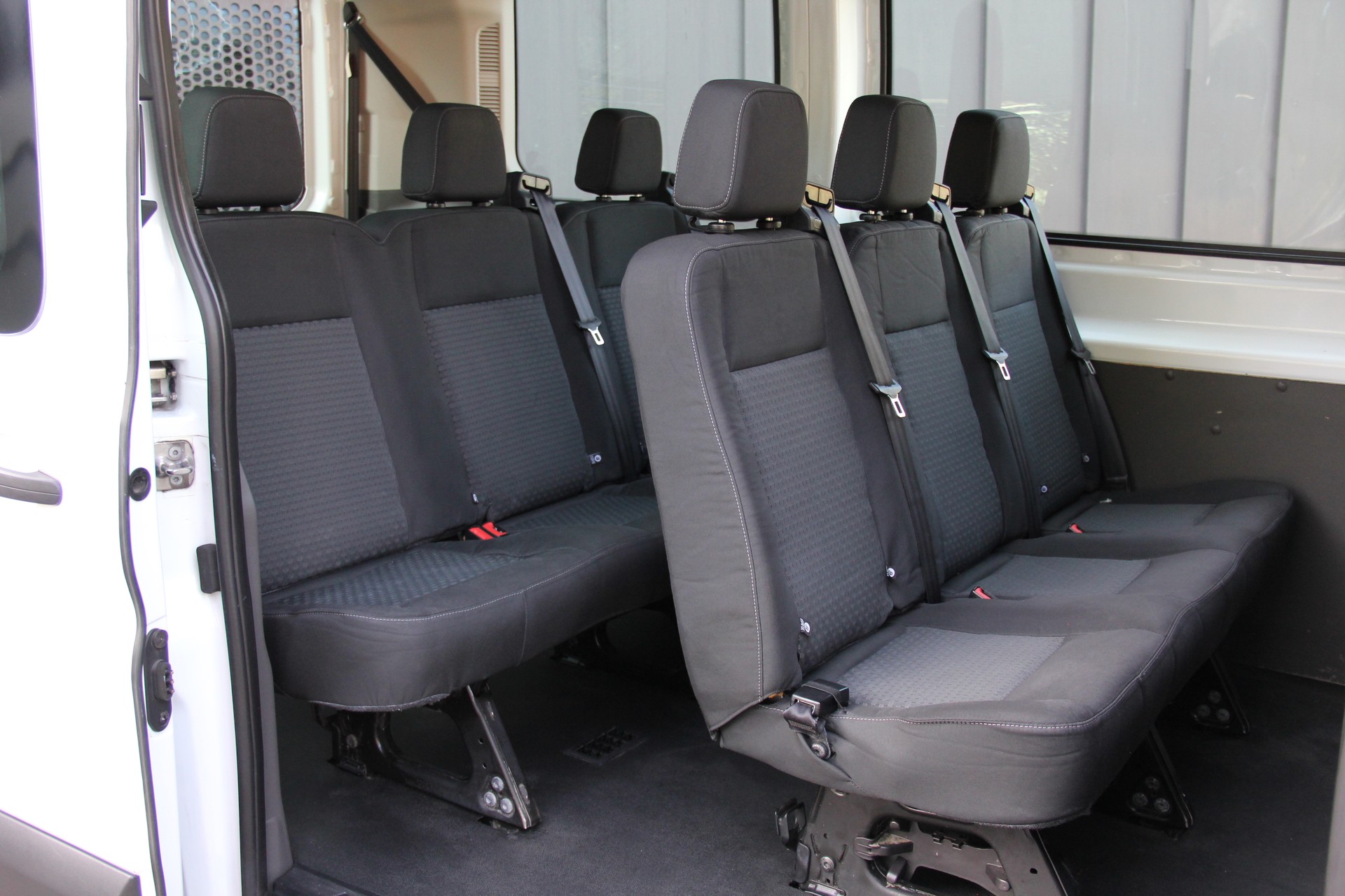 FORD Transit BUS **9-SITZE** SCHULBUS **ROLLSTUHL-GURT**-image-2