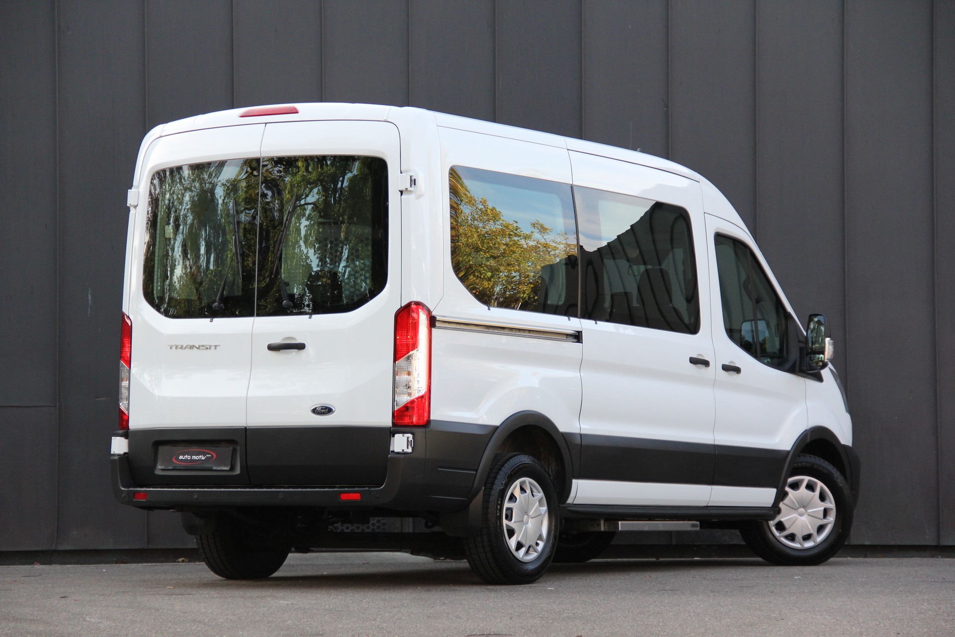 FORD Transit BUS **9-SITZE** SCHULBUS **ROLLSTUHL-GURT**-image-4