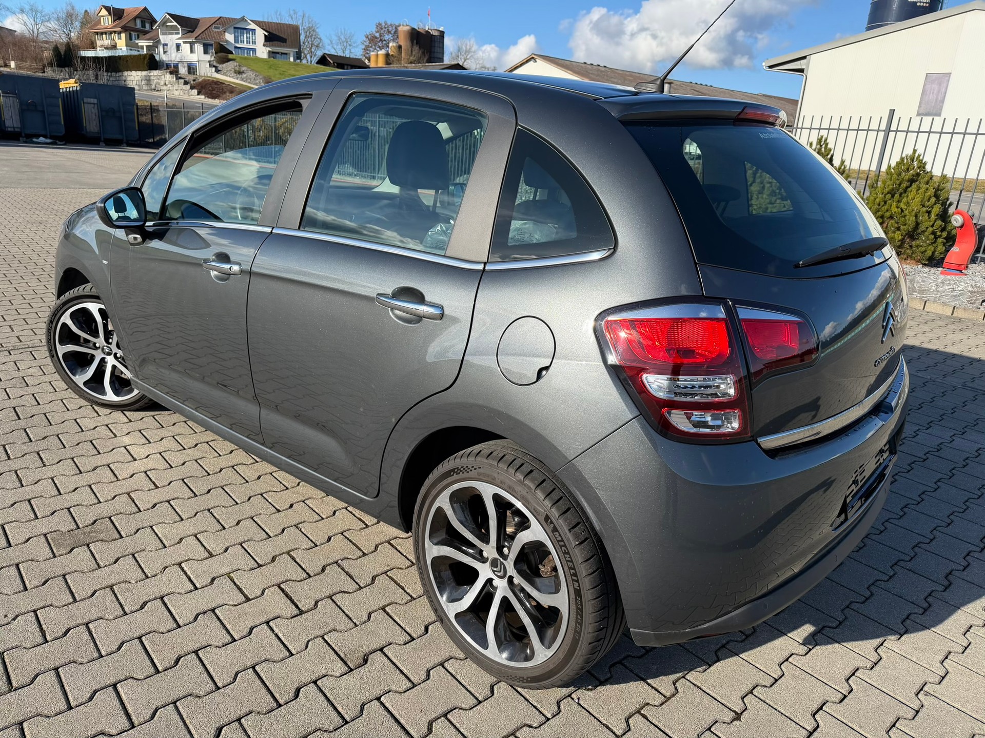 CITROEN C3 1.2i PureTech Exclusive-image-2
