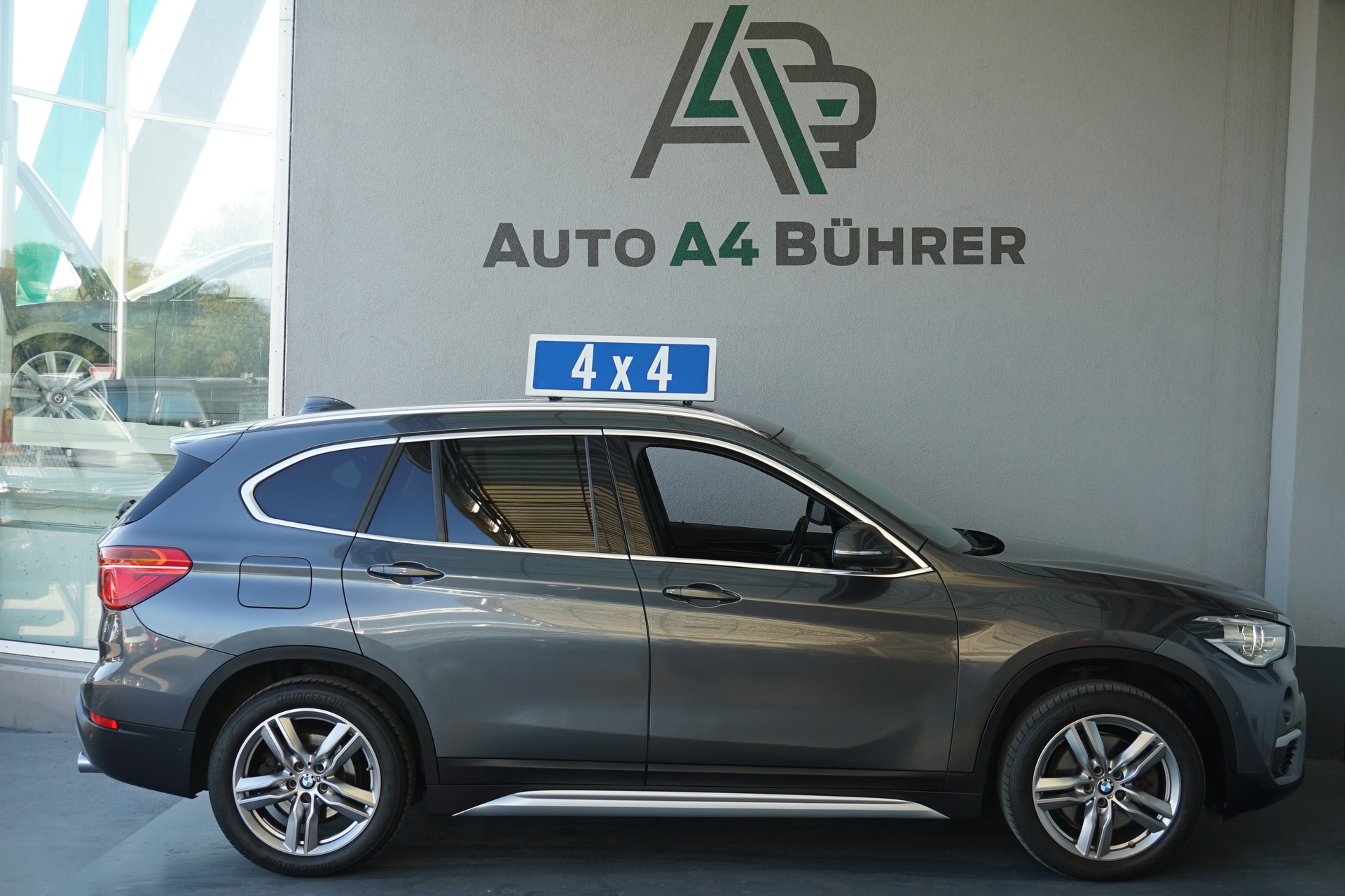 BMW X1 xDrive 20d x Line mit Abstandsregeltempomat-showroom-element-3