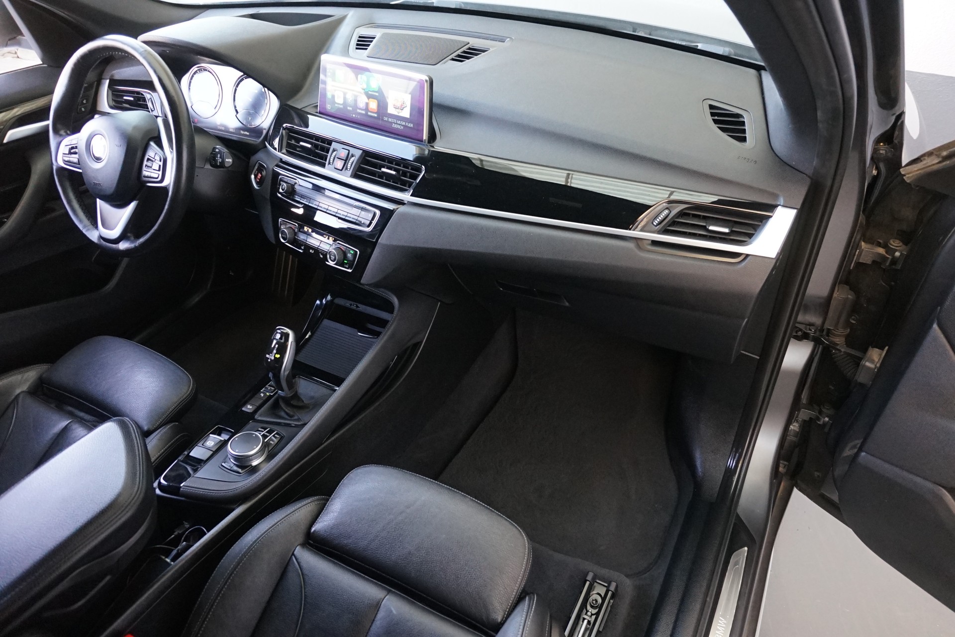 BMW X1 xDrive 20d x Line mit Abstandsregeltempomat-image-17
