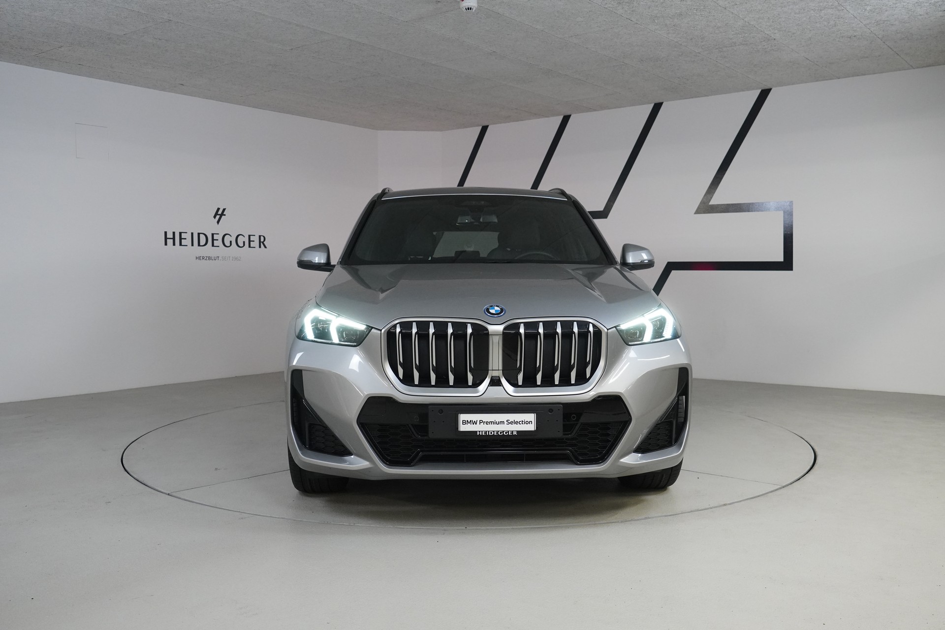 BMW X1 xDrive 30e M Sport-showroom-element-2