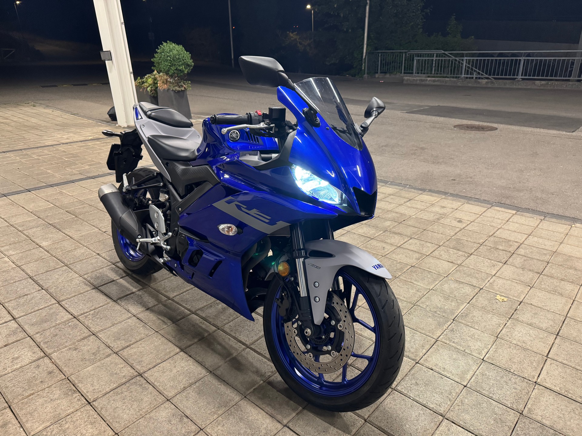 YAMAHA YZF-R3 ABS-image-2