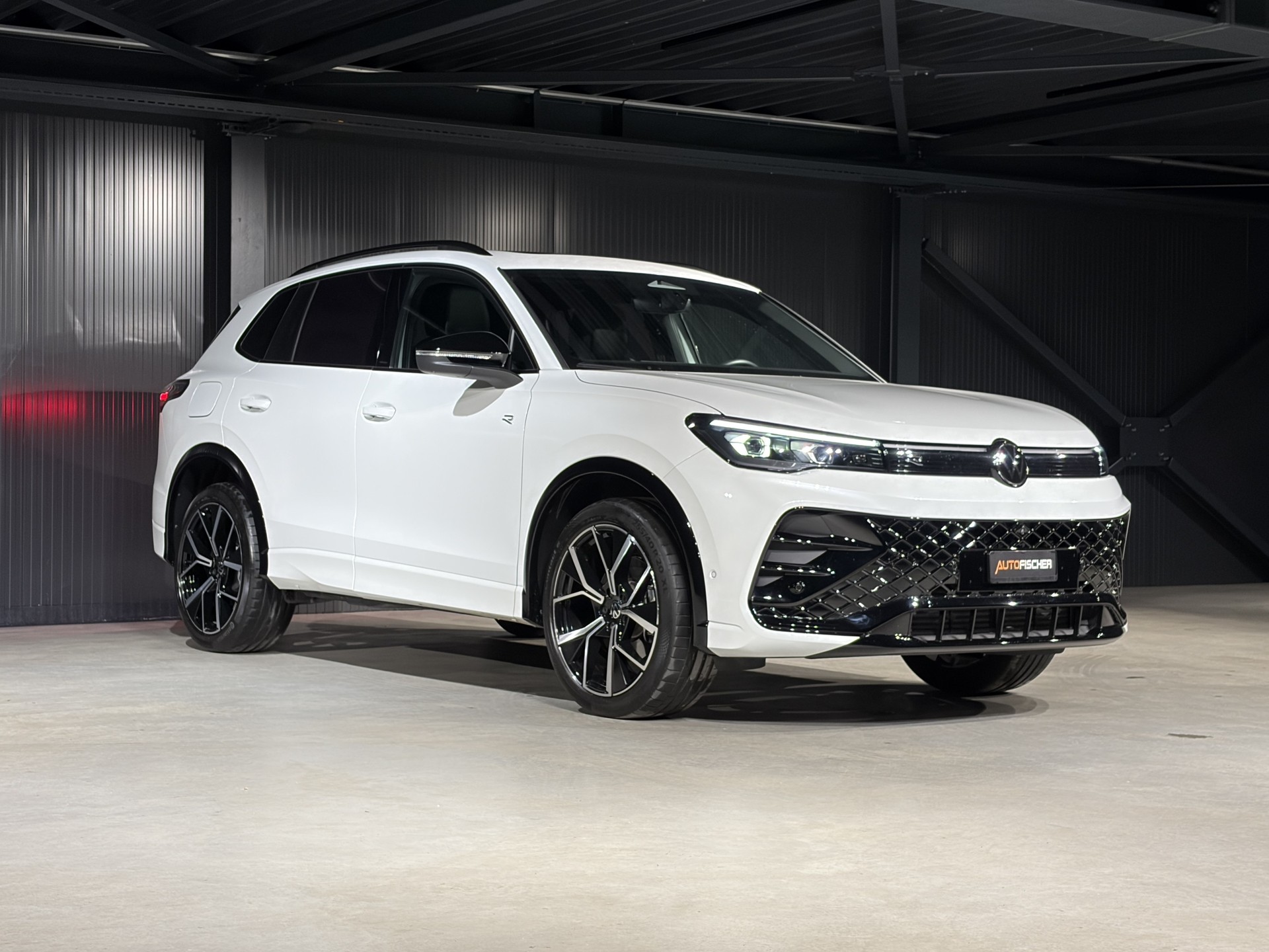 VW Tiguan 2.0 TSI DSG R-Line 4Motion *VOLLLEDER*-image-4