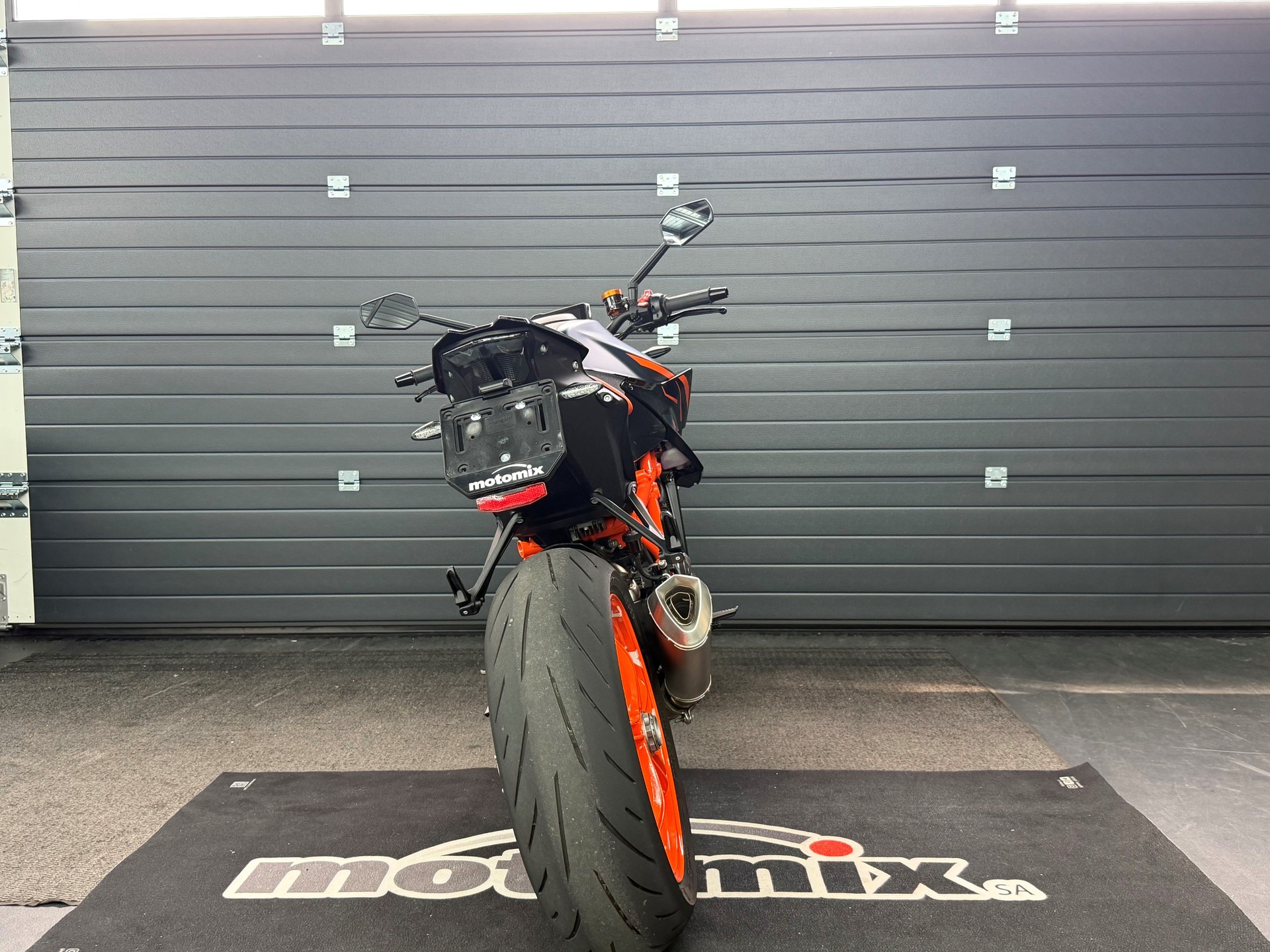 KTM 1290 Super Duke R-showroom-element-3