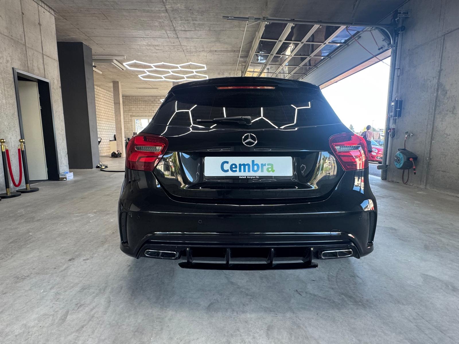 MERCEDES-BENZ A 45 AMG-showroom-element-3