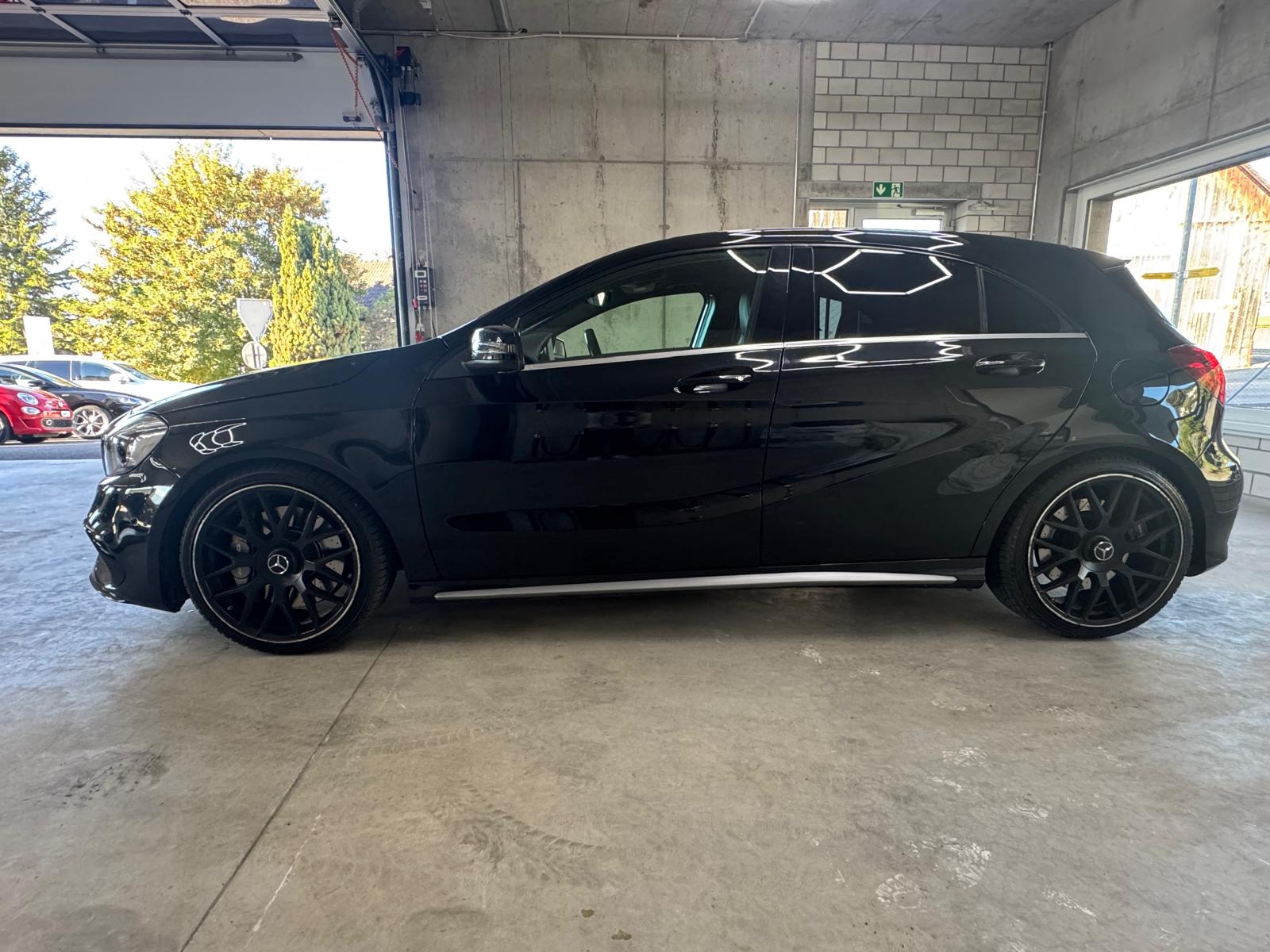 MERCEDES-BENZ A 45 AMG-showroom-element-2