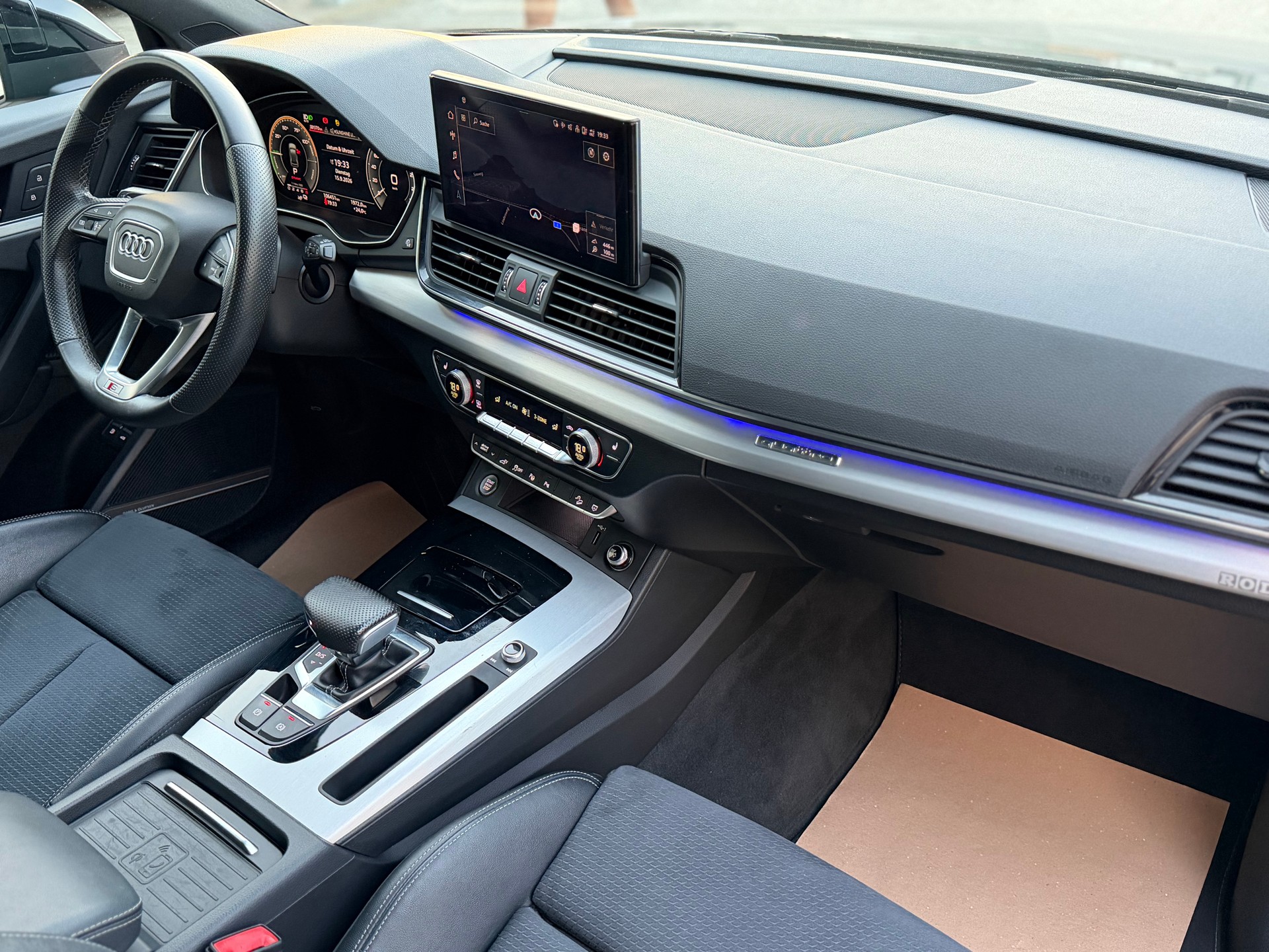 AUDI Q5 50 TFSI e PHEV S line quattro S-tronic-image-14