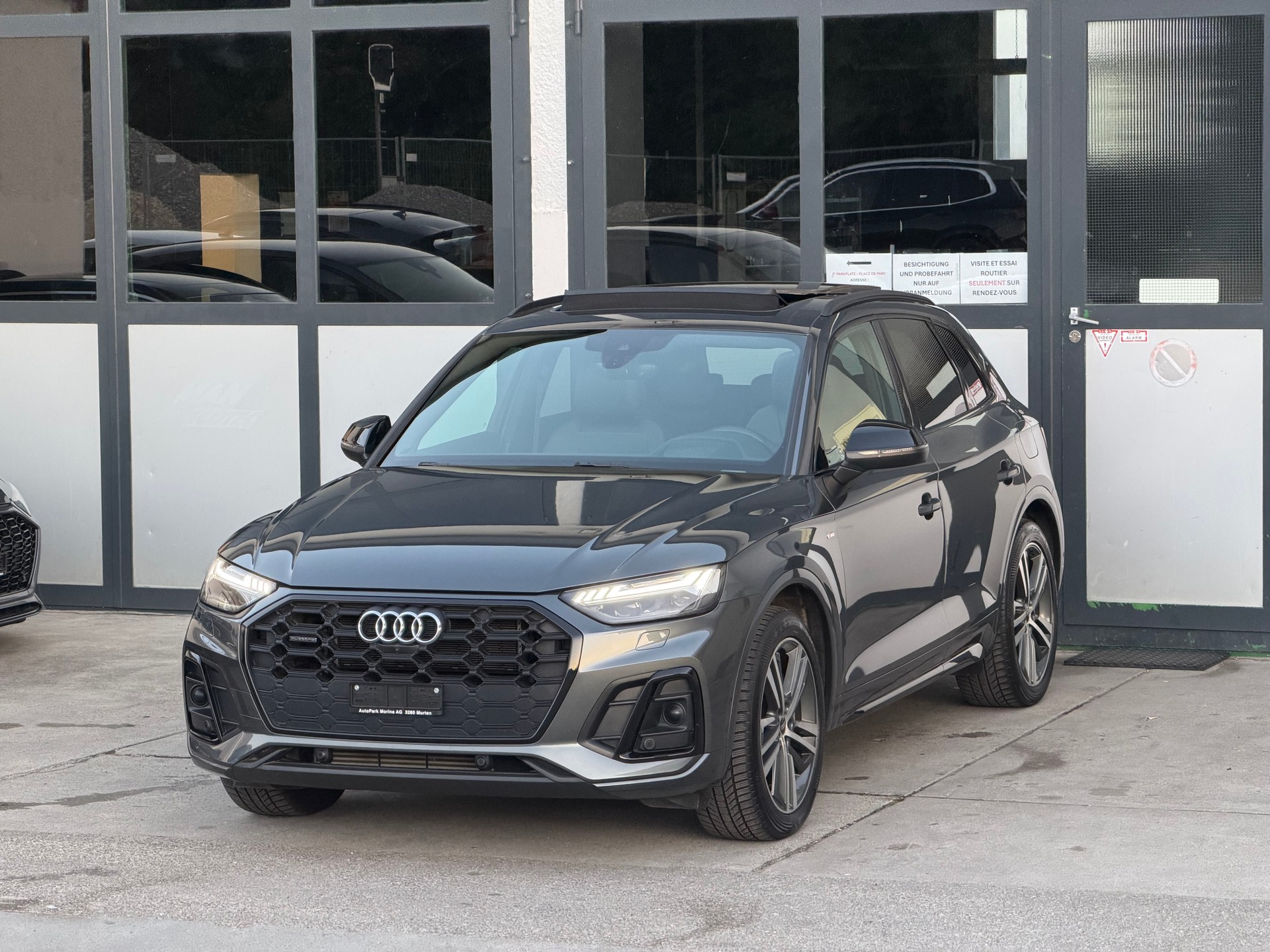 AUDI Q5 50 TFSI e PHEV S line quattro S-tronic-showroom-element-1