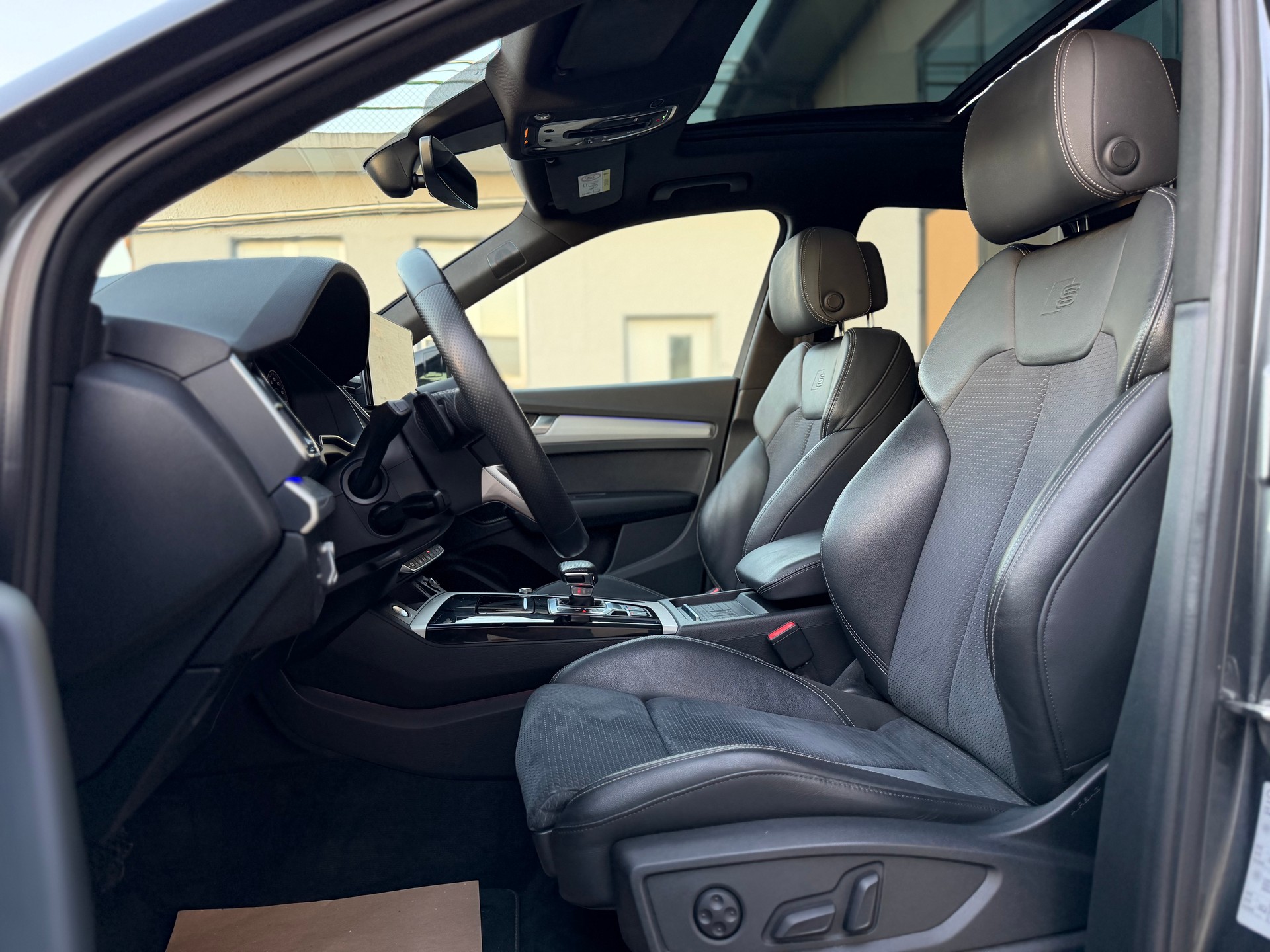 AUDI Q5 50 TFSI e PHEV S line quattro S-tronic-image-9