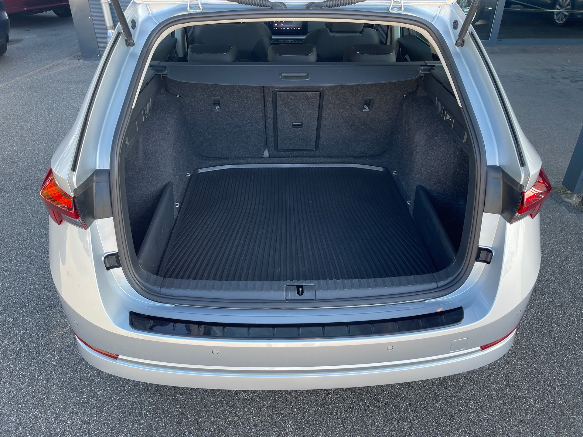 SKODA Octavia Combi 1.5 TSI ACT EVO Ambition-image-14
