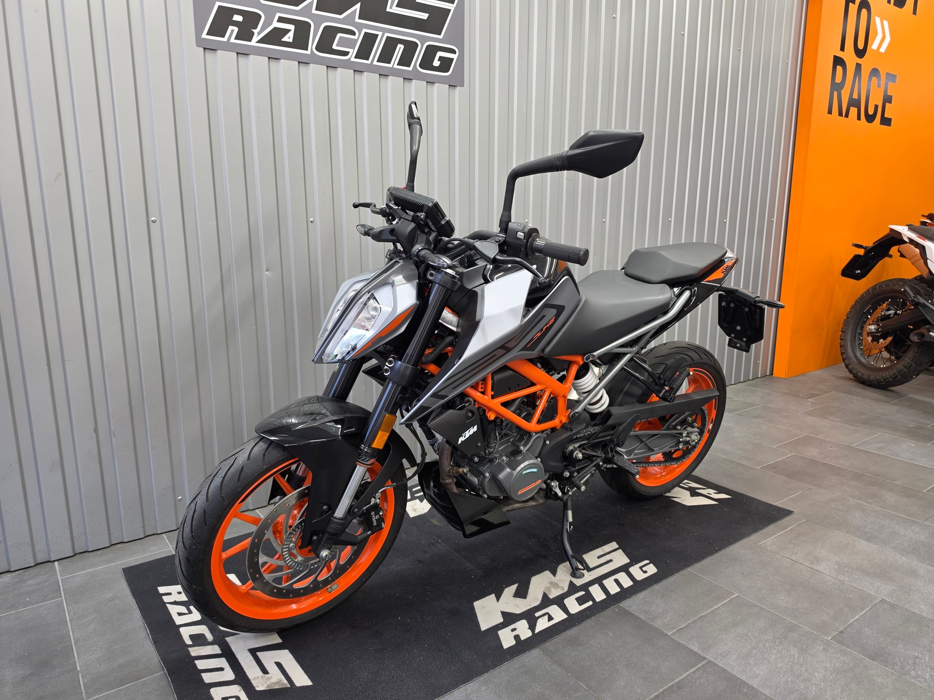 KTM 125 Duke-image-2