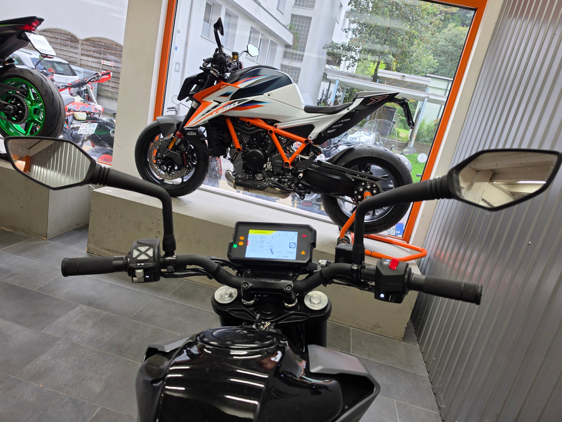 KTM 125 Duke-image-6