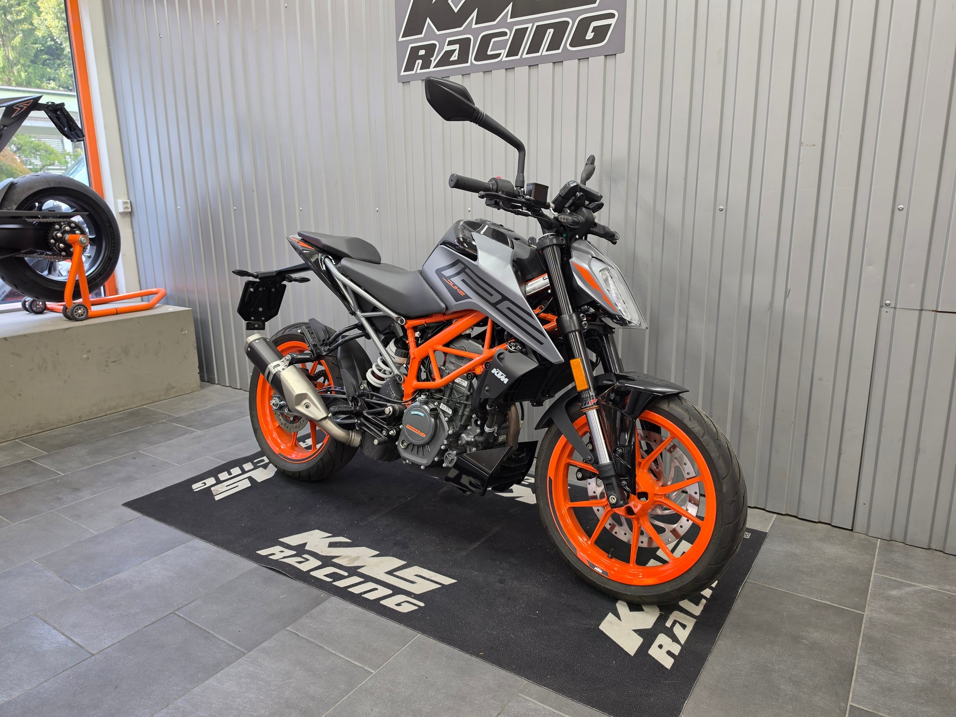 KTM 125 Duke-image-4