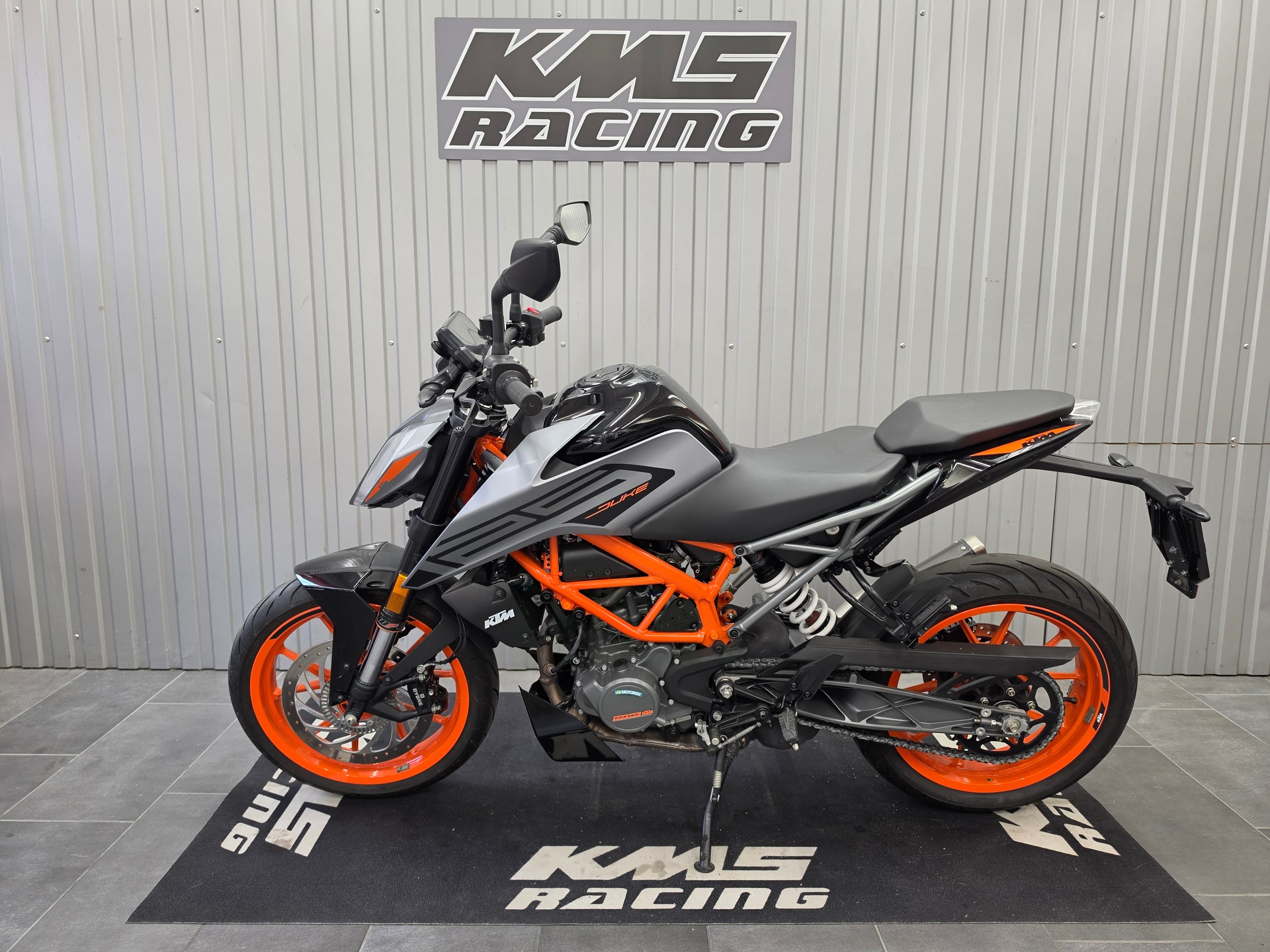 KTM 125 Duke-image-1