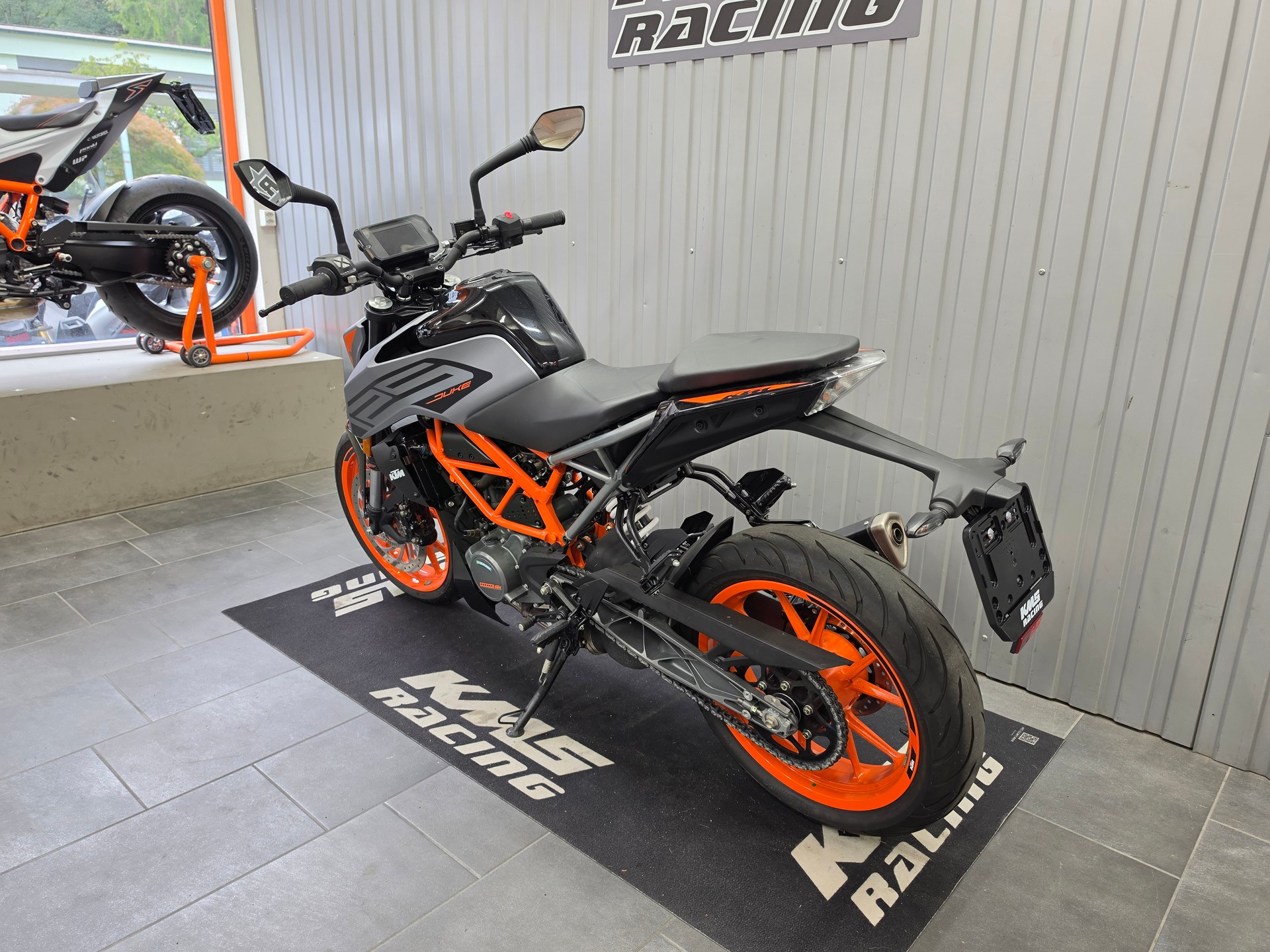 KTM 125 Duke-image-3