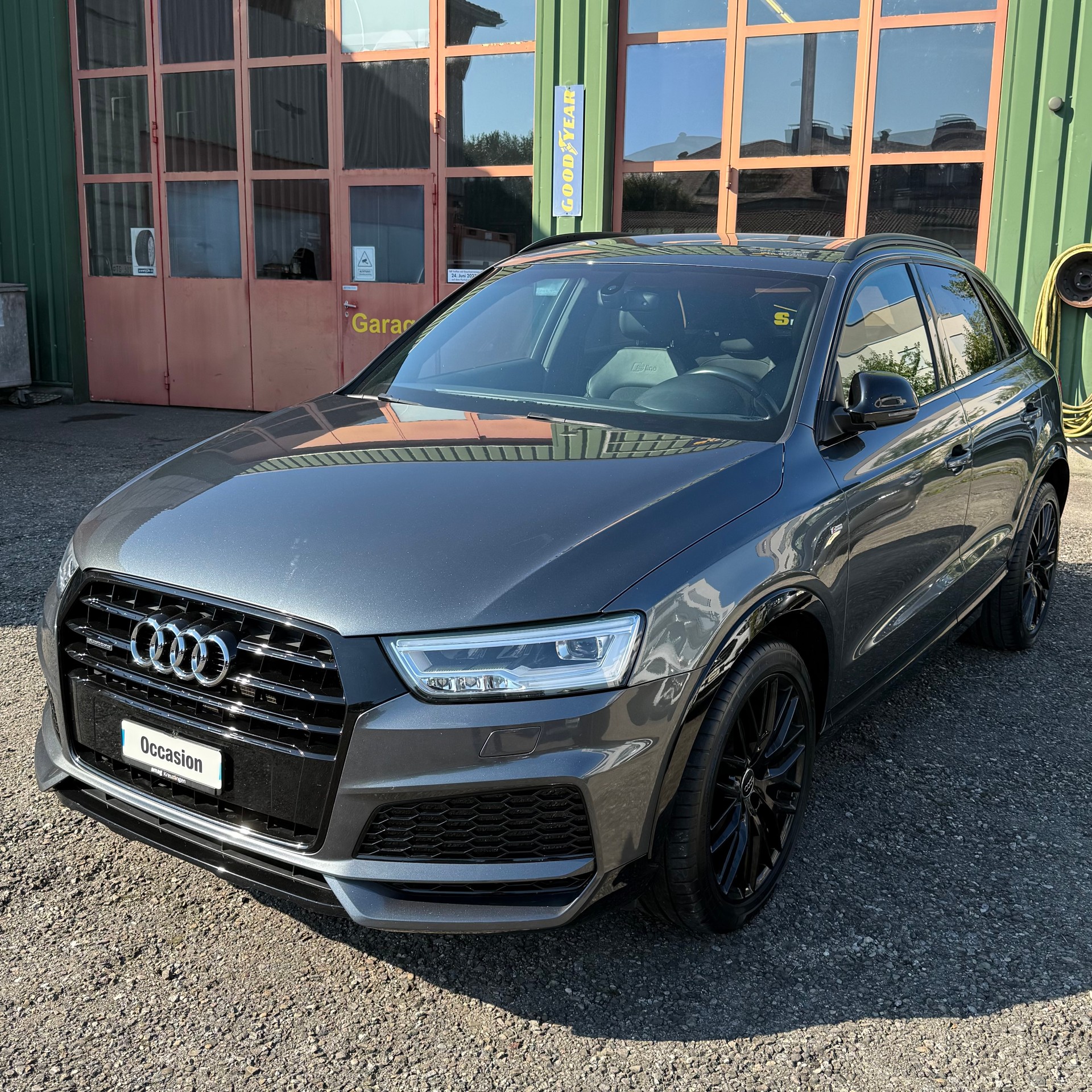 AUDI Q3 2.0 TDI quattro S-tronic-image-2