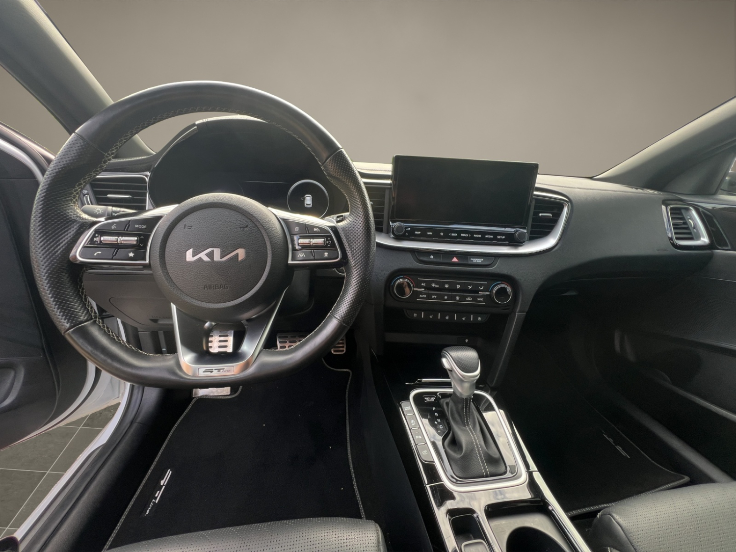KIA Ceed SW 1.5 T-GDi MHEV GT-Line-image-10