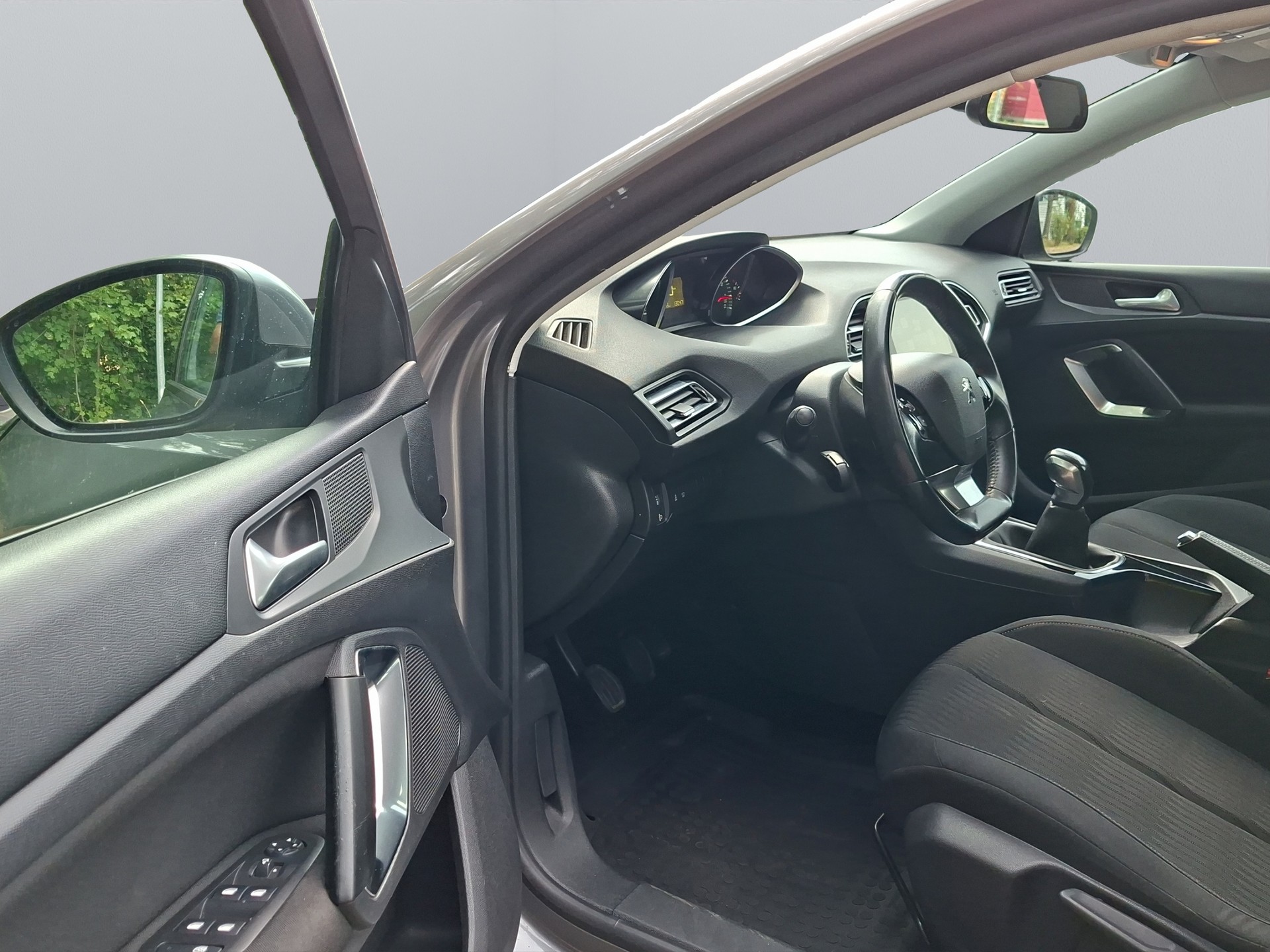 PEUGEOT 308 1.2 THP Style-image-15